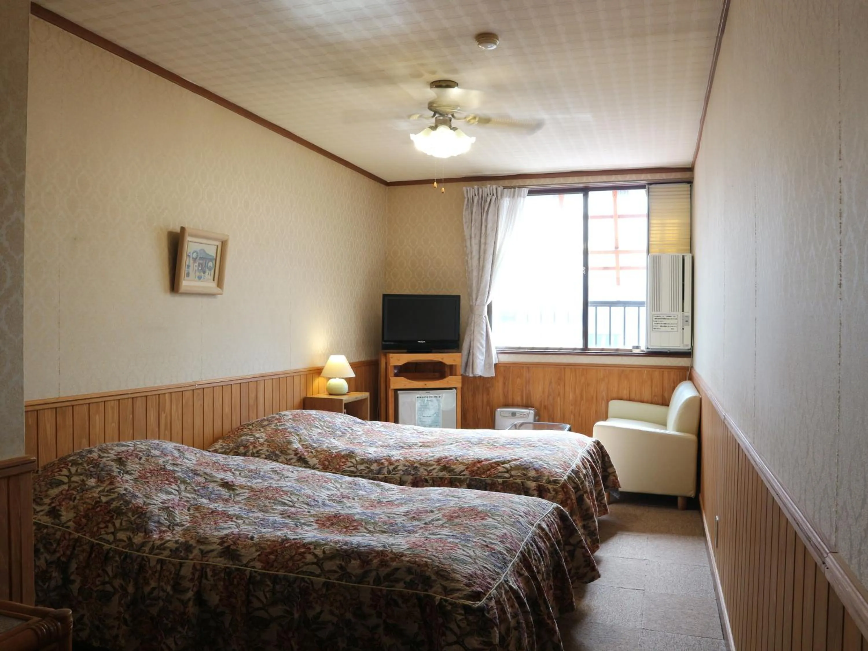 Photo of the whole room, Bed in Pension Eden