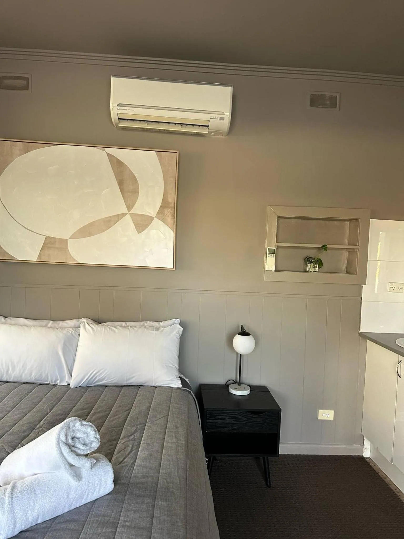 Bedroom, Bed in Calder Family Motel