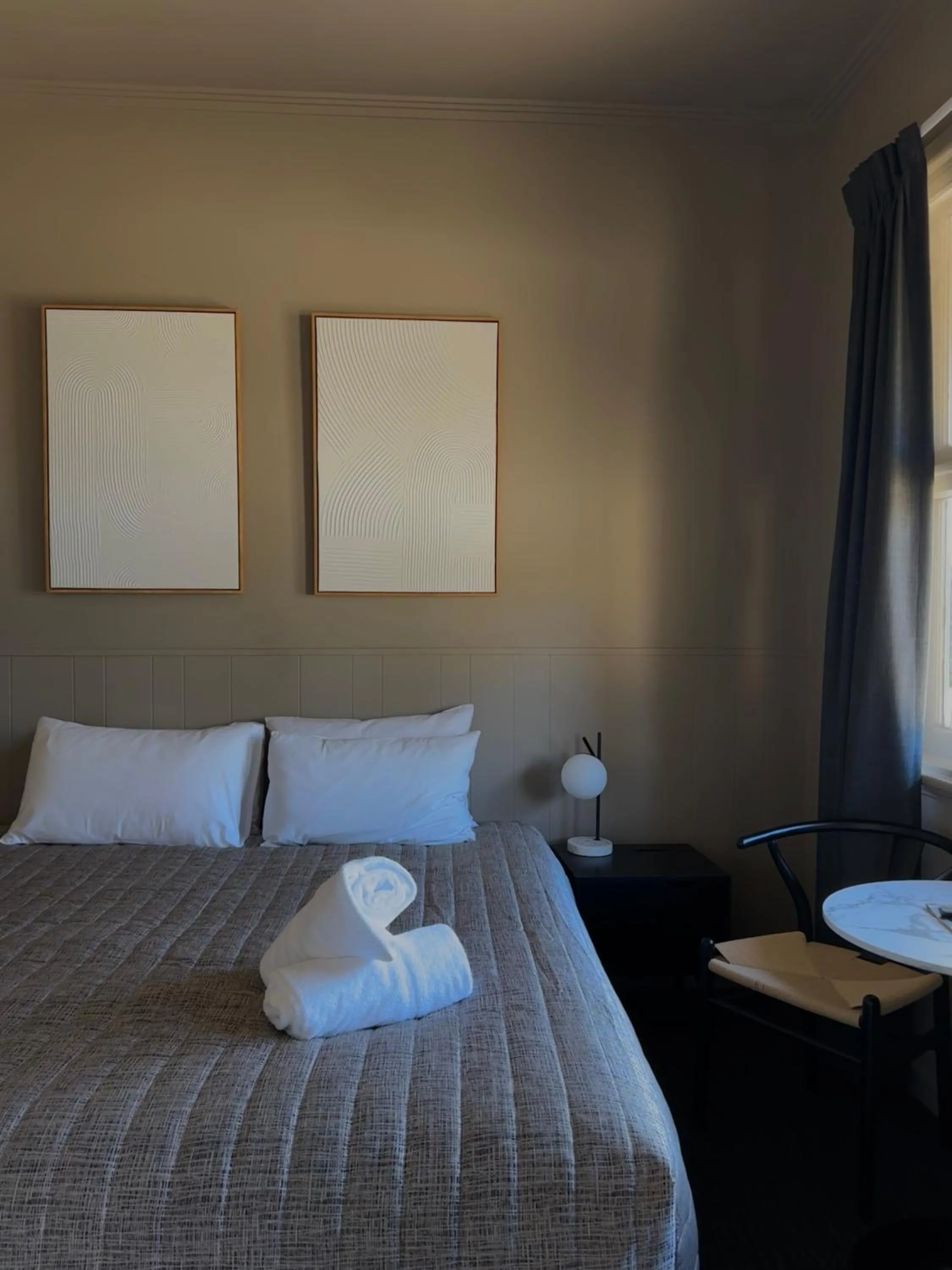 Bedroom, Bed in Calder Family Motel