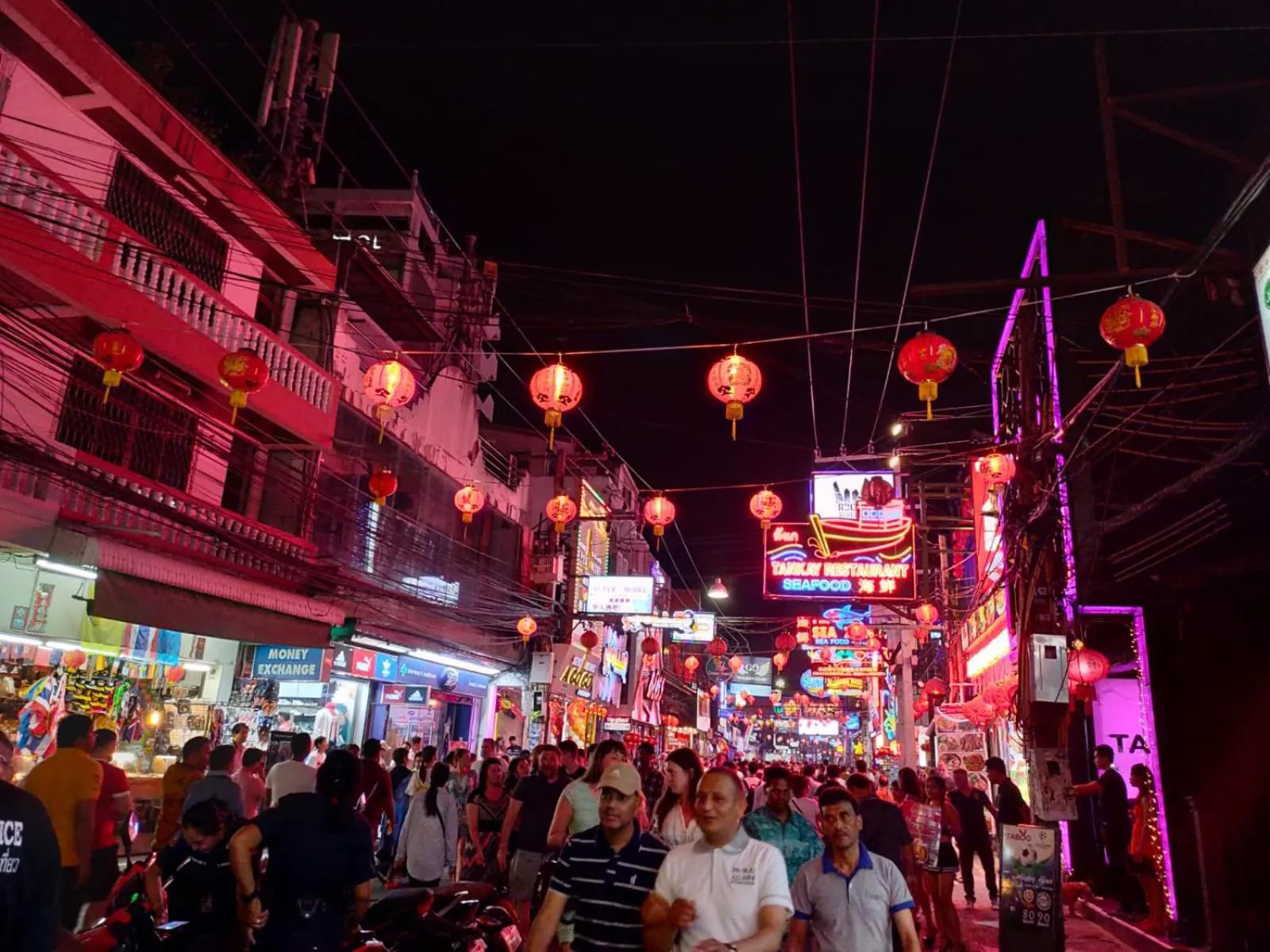 Nightclub / DJ in The Encore Hotel