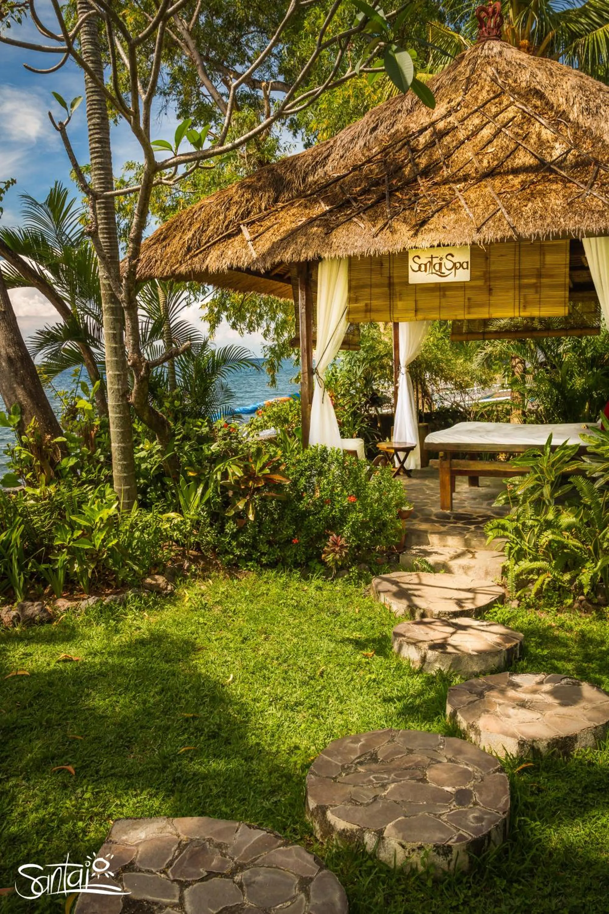 Text overlay in Santai Hotel