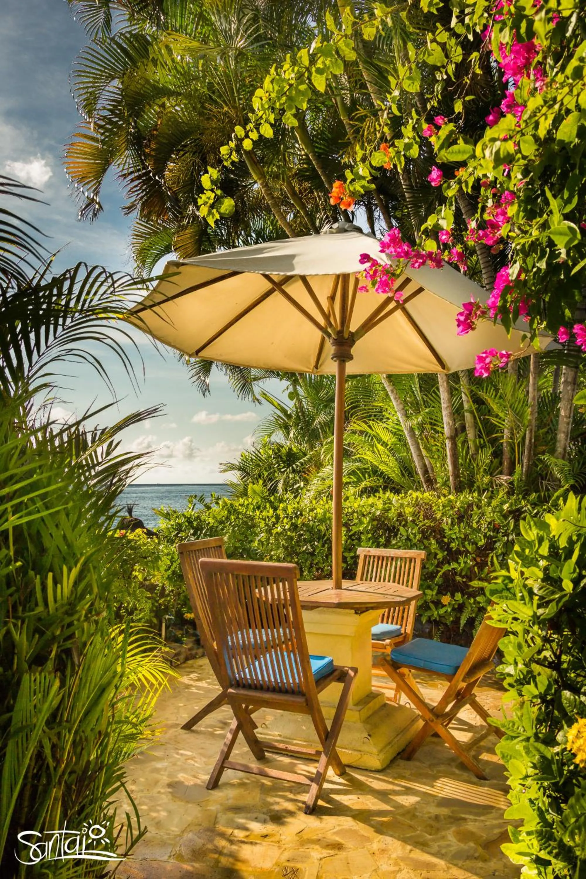 Text overlay in Santai Hotel