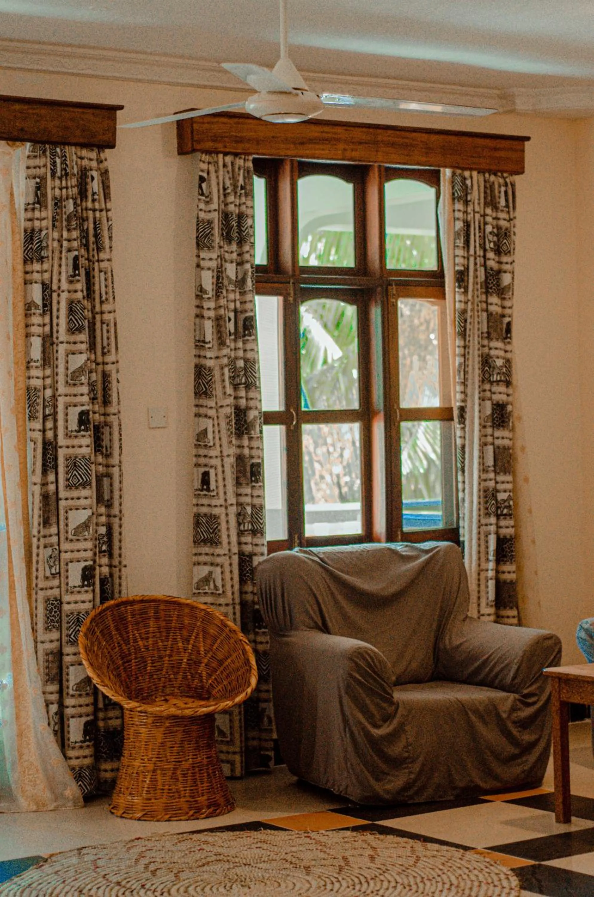 Seating area in Mnarani Beach Cottages