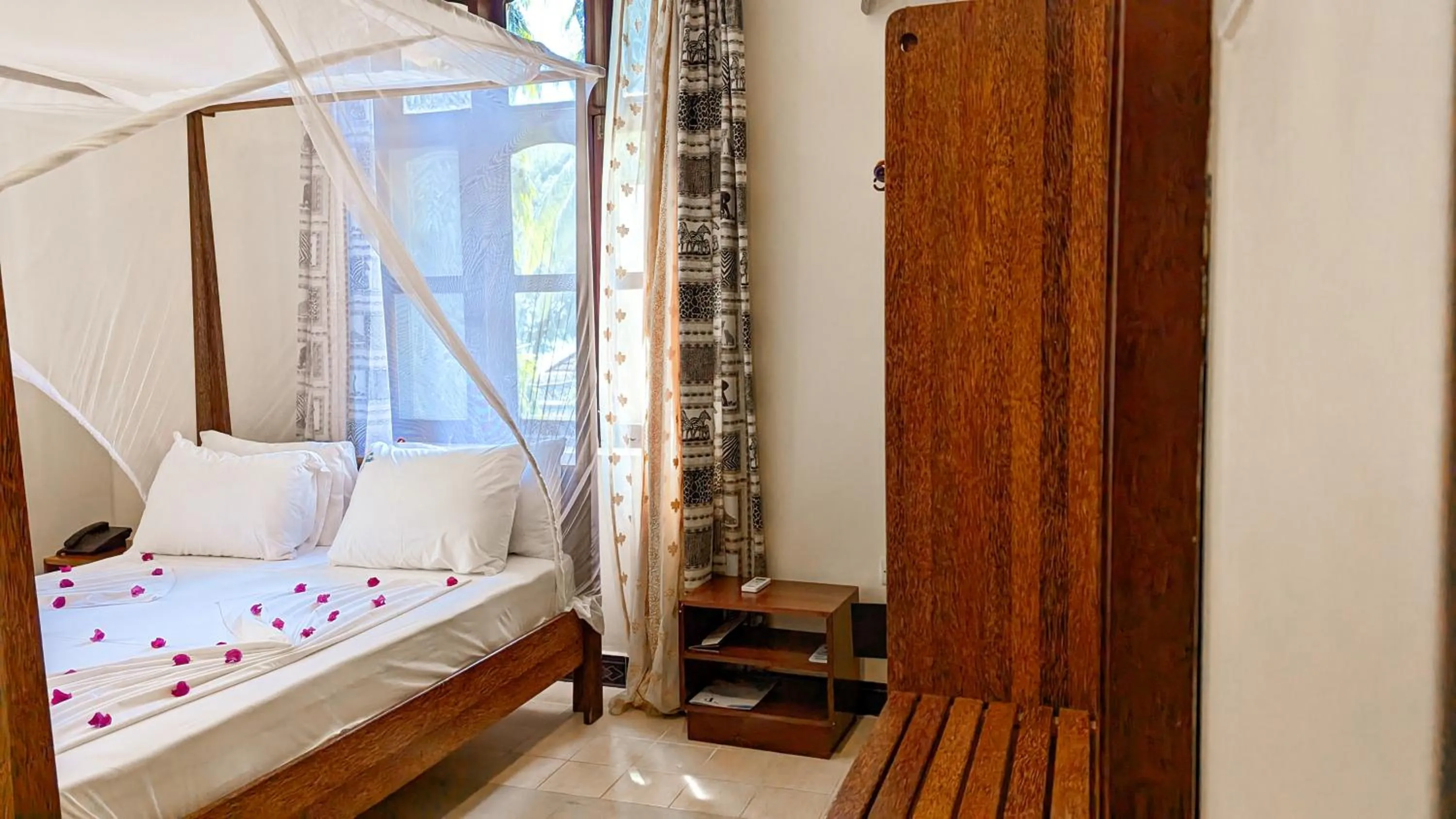 Bed in Mnarani Beach Cottages