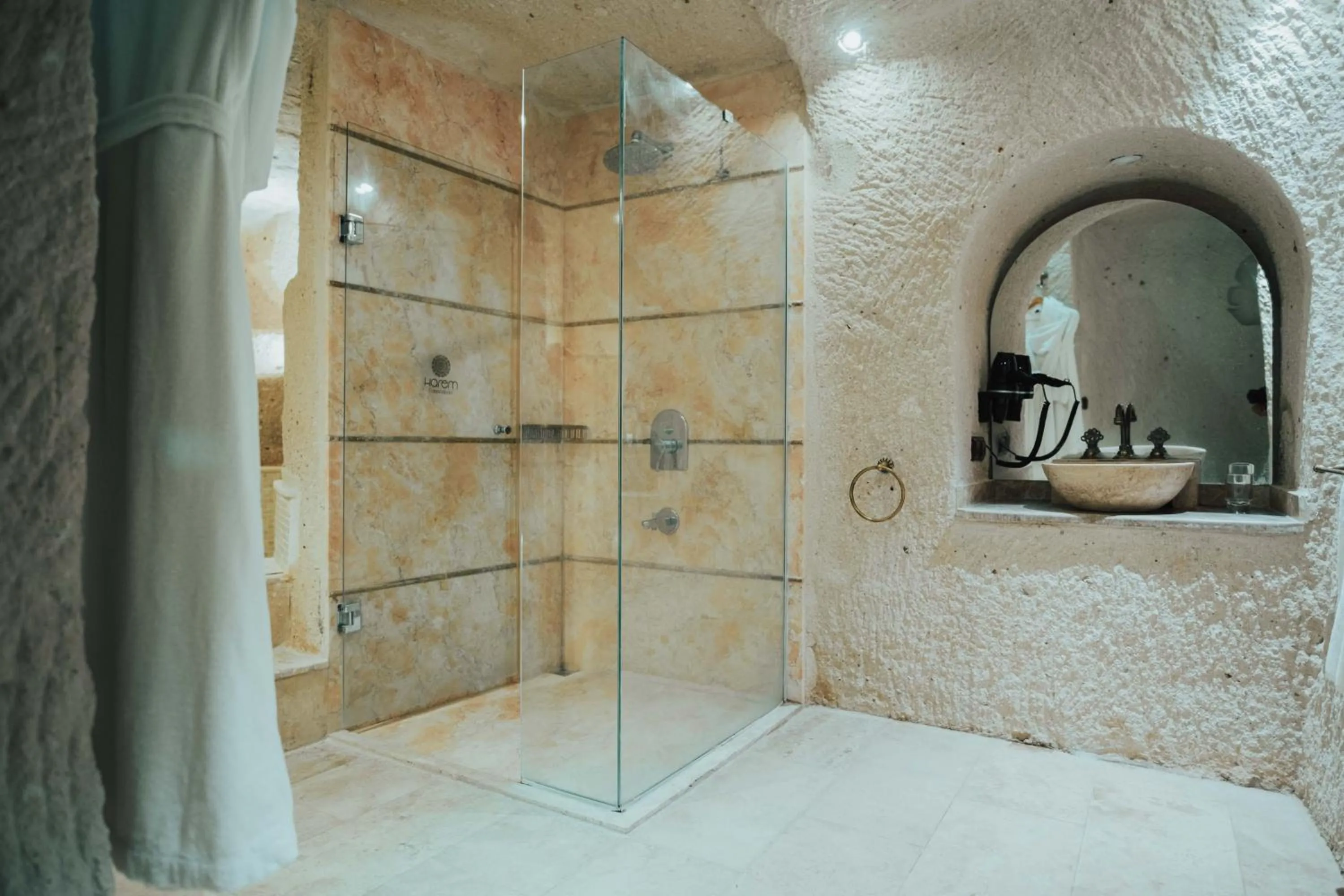 Shower in Hu of Cappadocia - Special Class