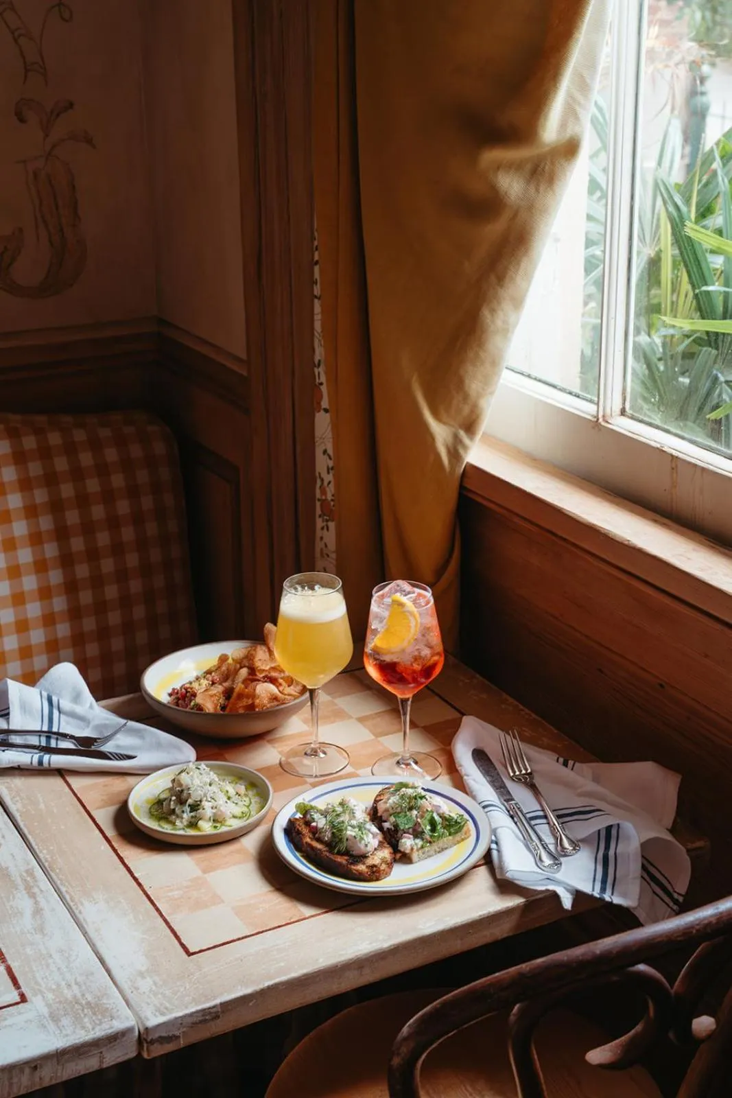 Restaurant/places to eat in Hotel Peter and Paul, an Ash Hotel