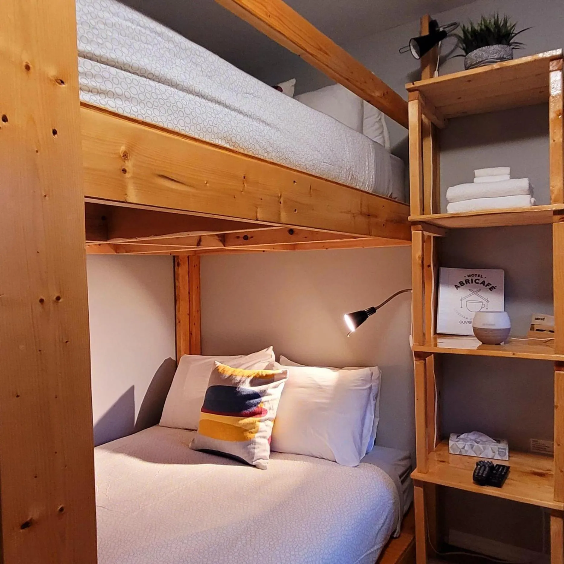 Bed in Motel Abricafé