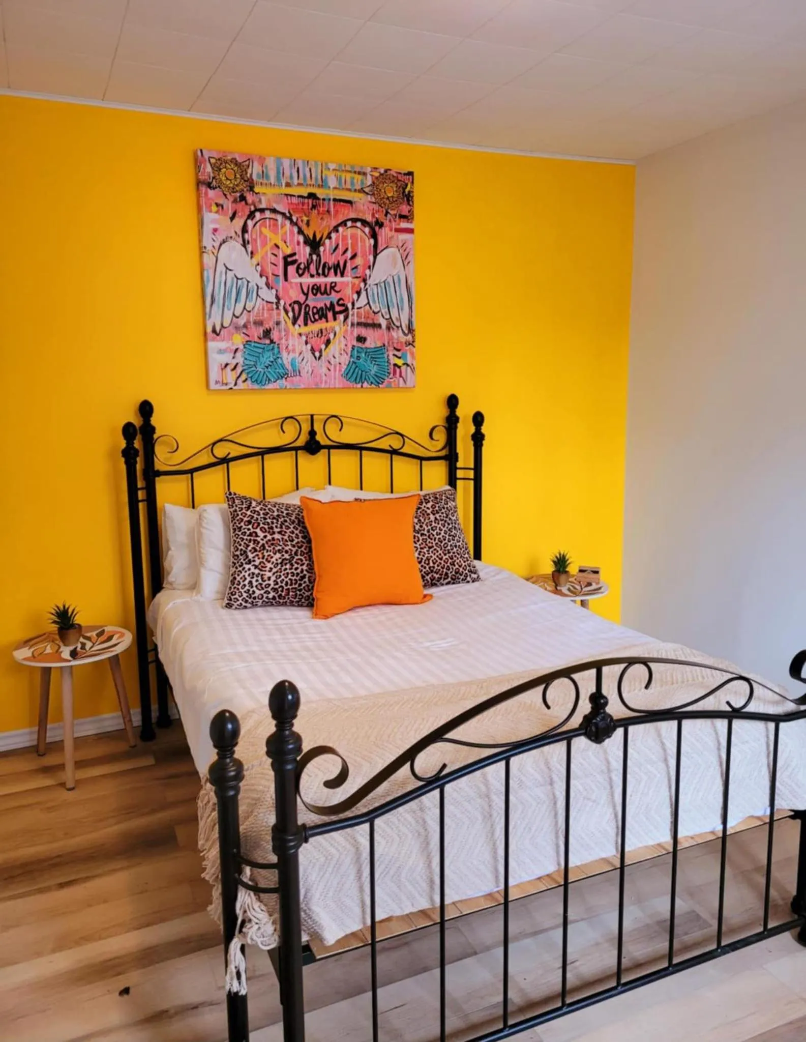 Bed in Motel Abricafé