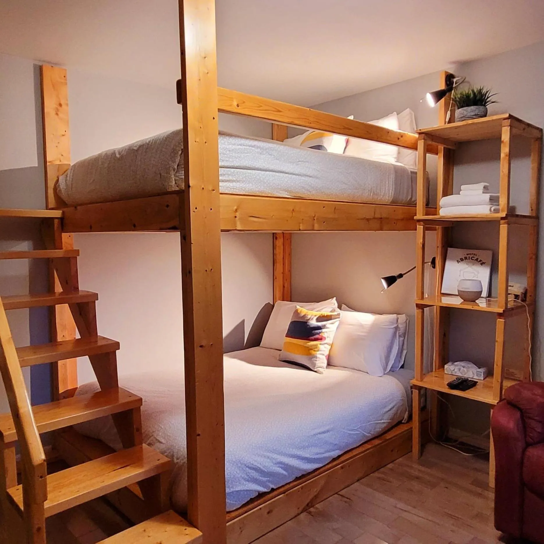 Bed in Motel Abricafé