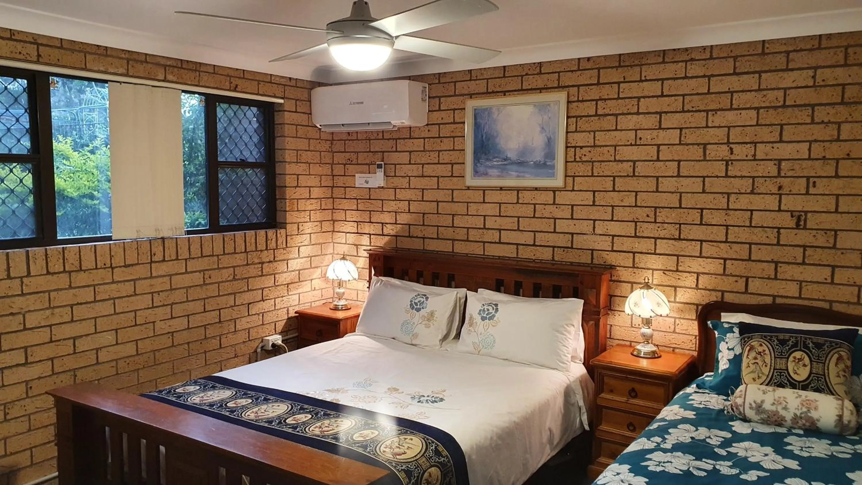 Bed in Gowrie Agapanthus