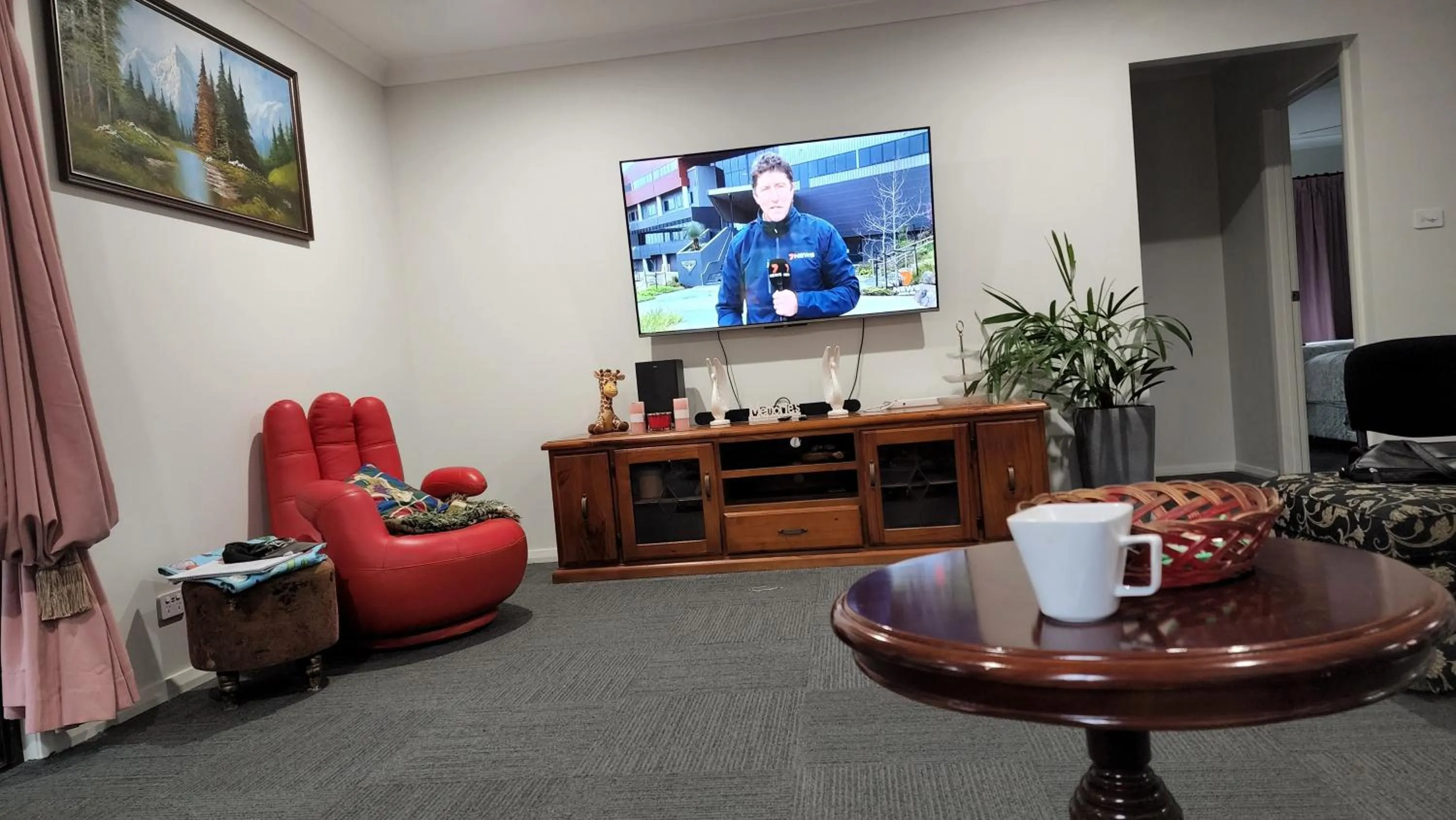Communal lounge/ TV room in Gowrie Agapanthus