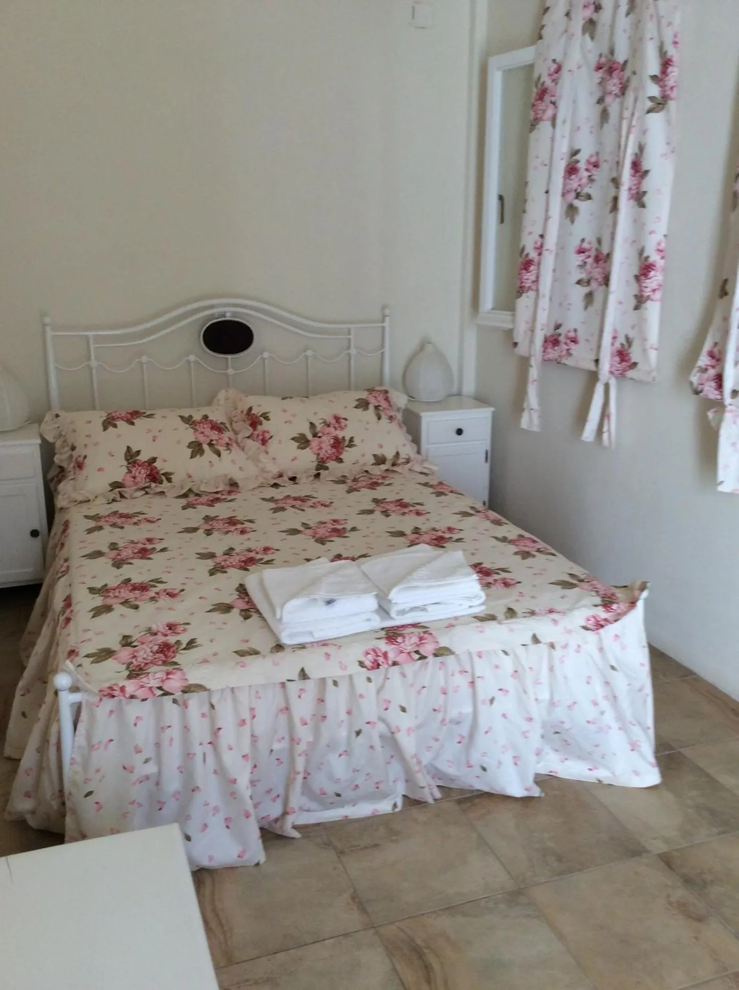 Bed in Ostria Village