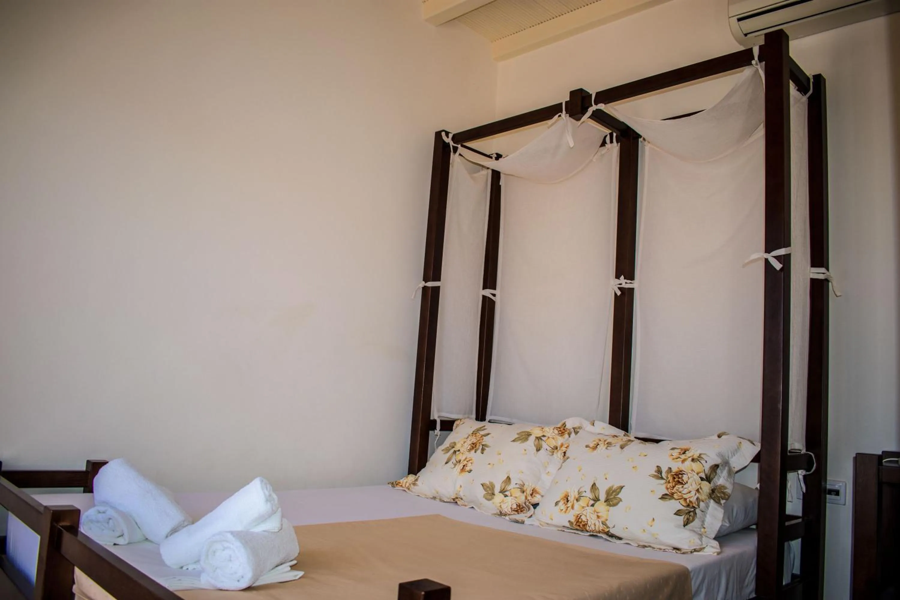 Bed in Ostria Village