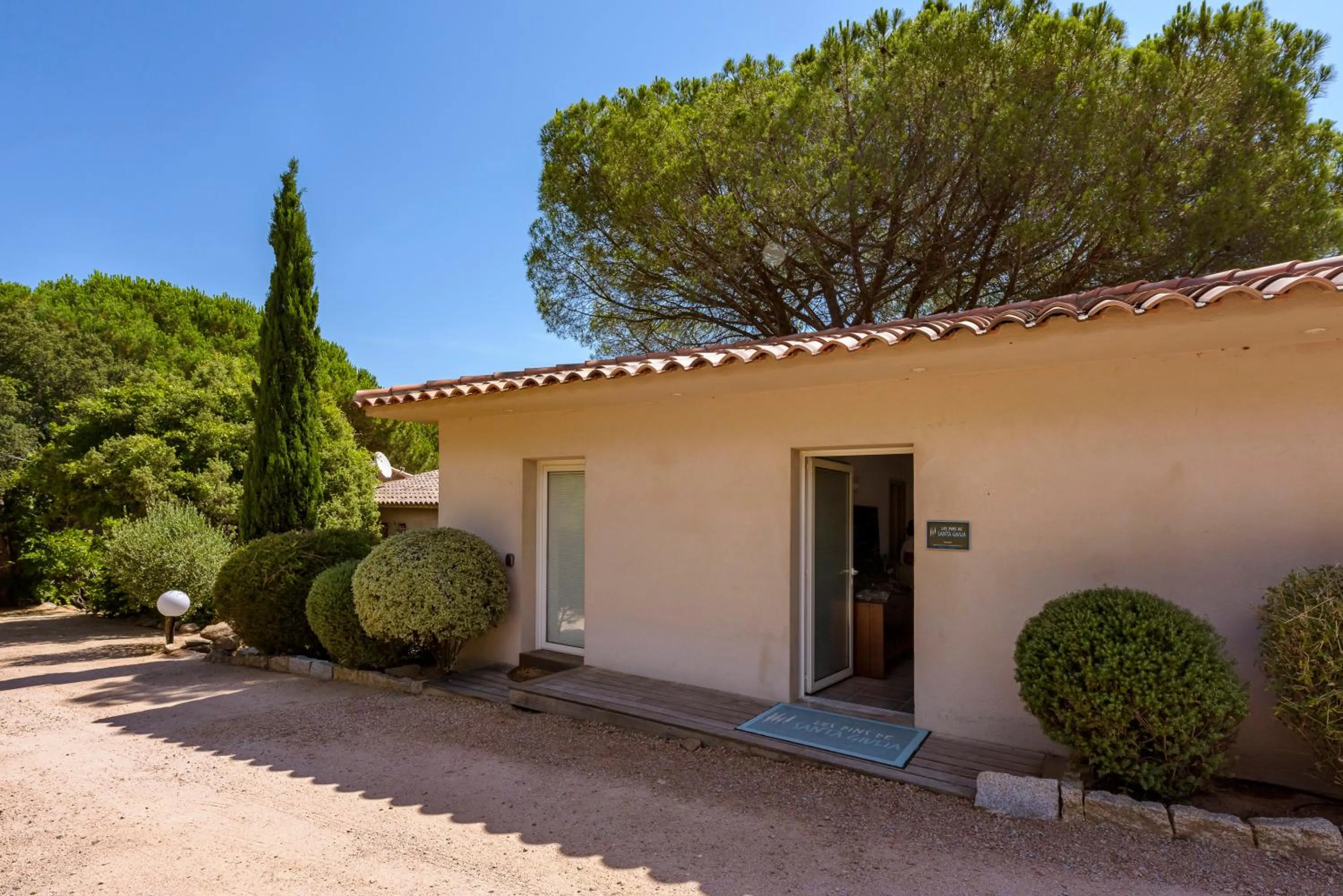 Property building in Les Pins de Santa Giulia