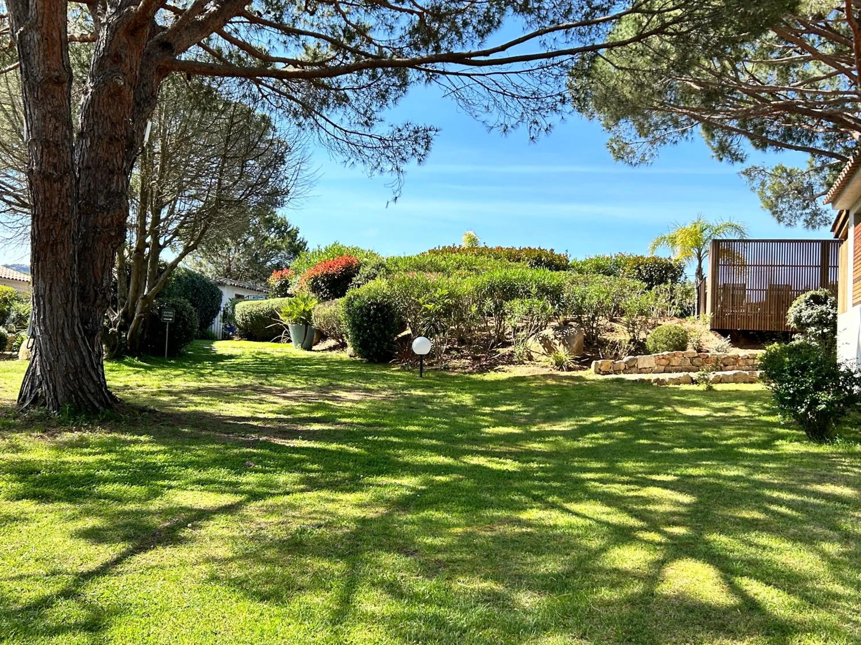 Garden in Les Pins de Santa Giulia