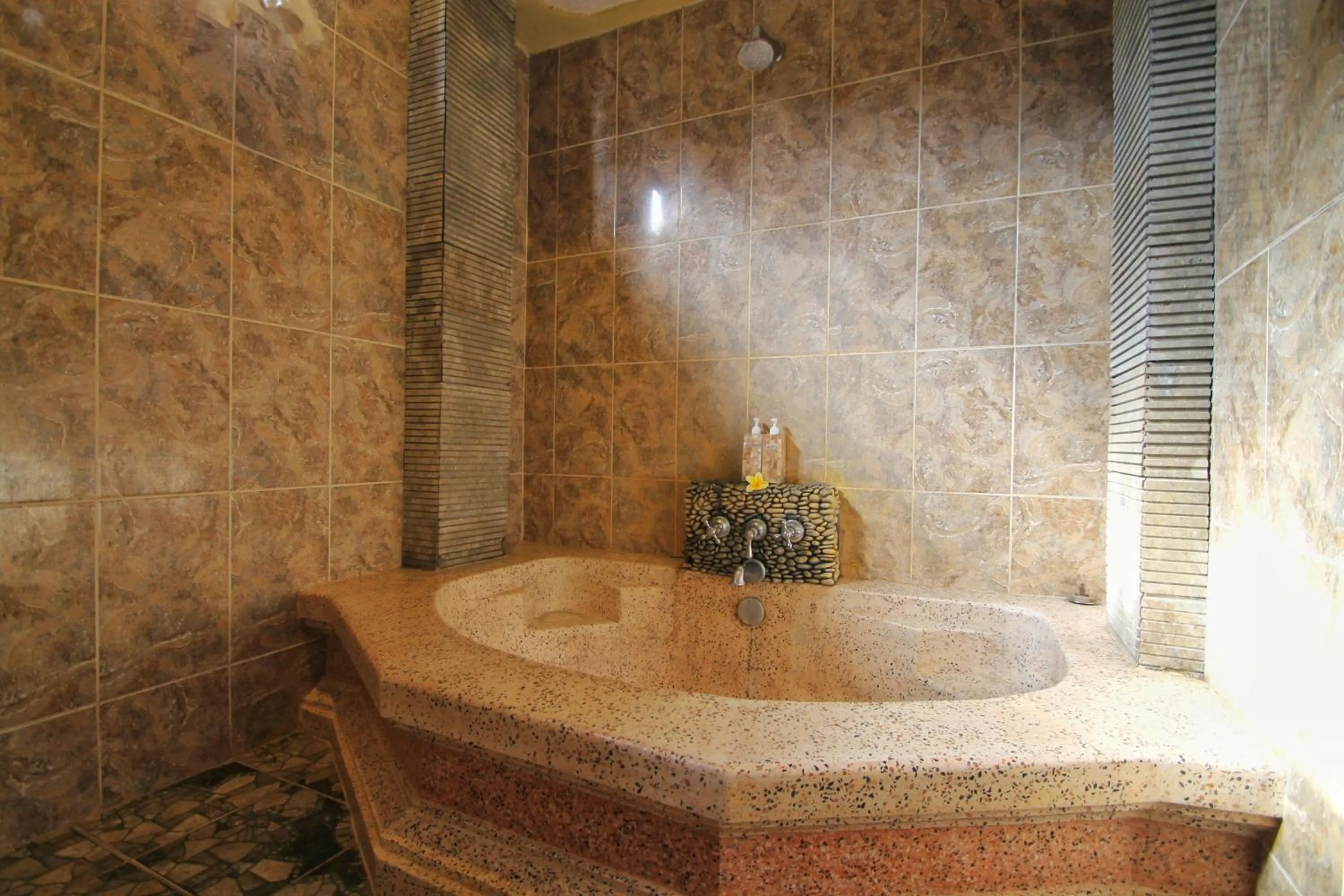 Shower in Hibiscus Cottages