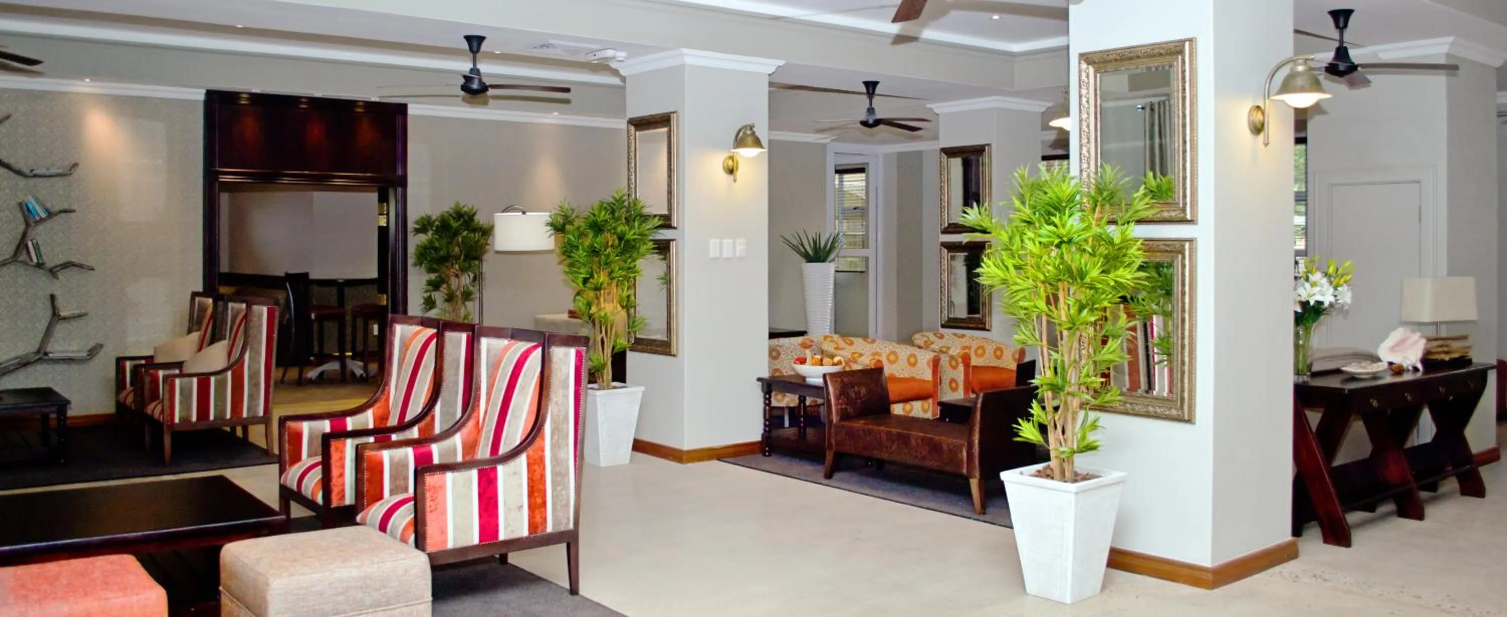 Lounge or bar in Umthunzi Hotel and Conference