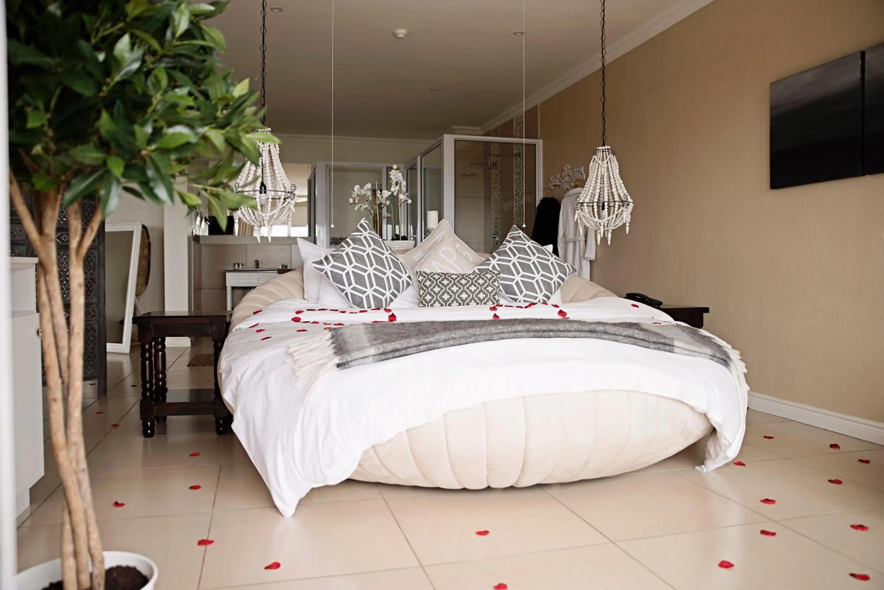 Bed in Umthunzi Hotel and Conference