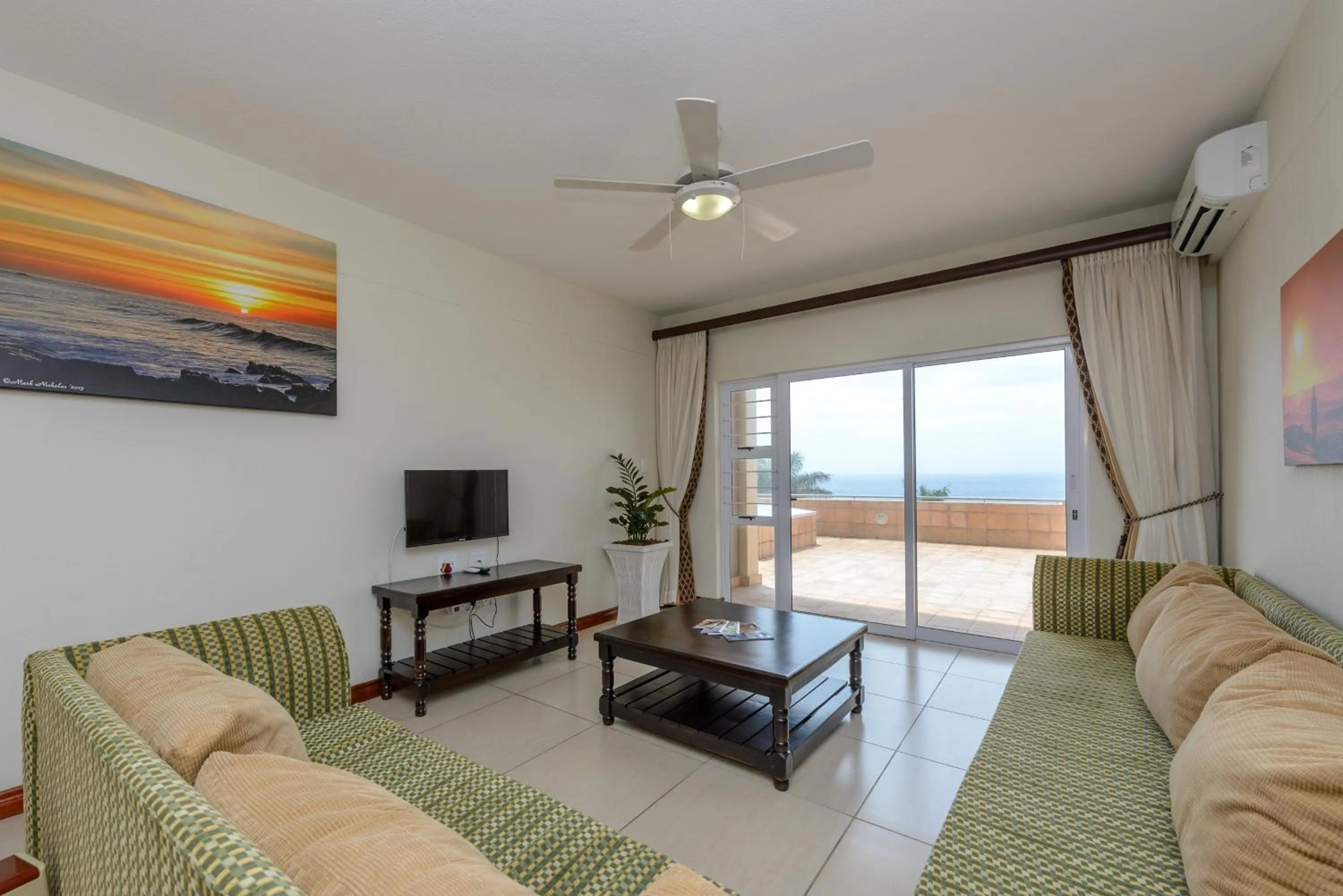 TV and multimedia in Umthunzi Hotel and Conference