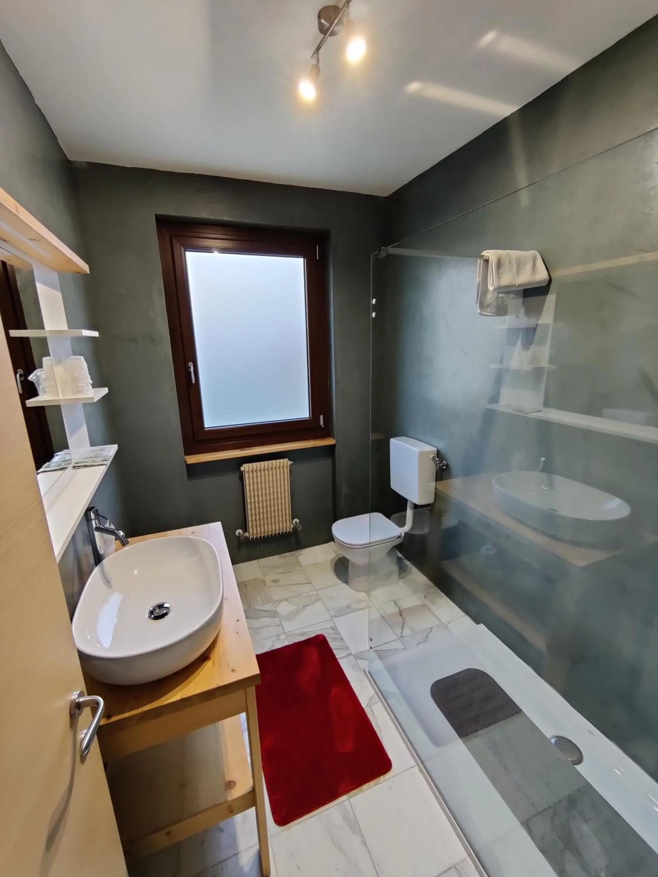 Shower in Albergo Baffo