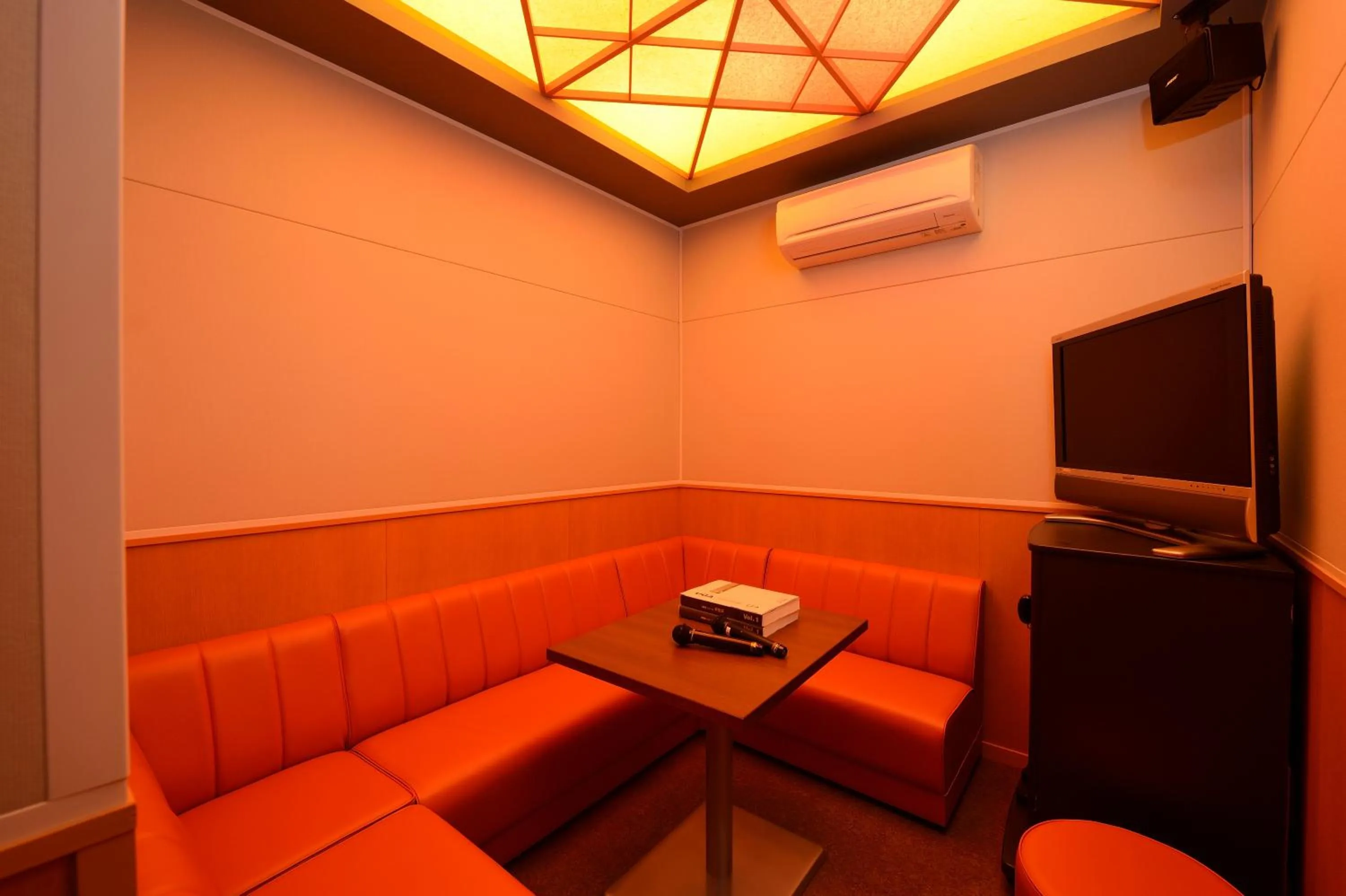 Karaoke in KAMENOI HOTEL Atami Annex