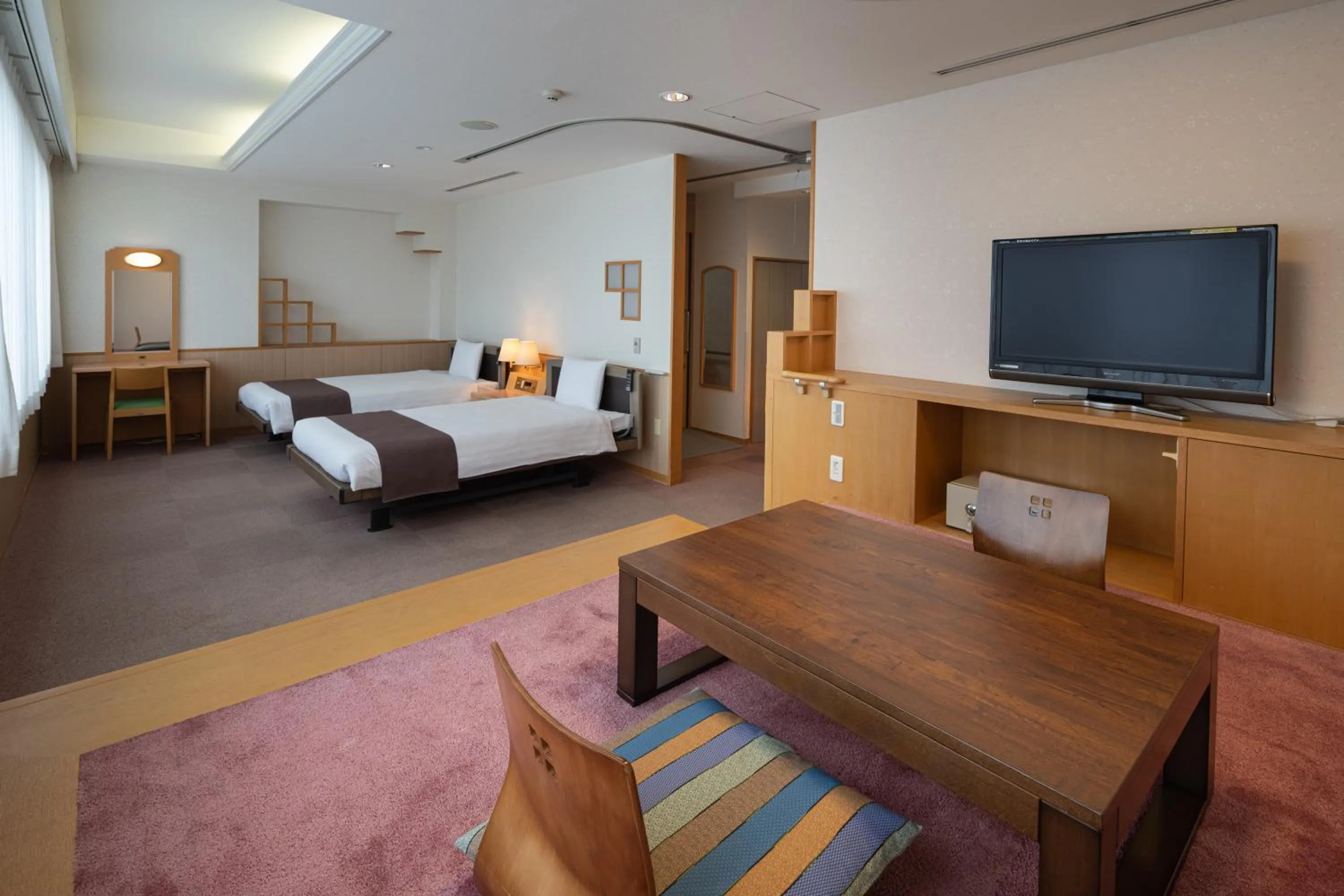 Photo of the whole room, Bed in KAMENOI HOTEL Atami Annex