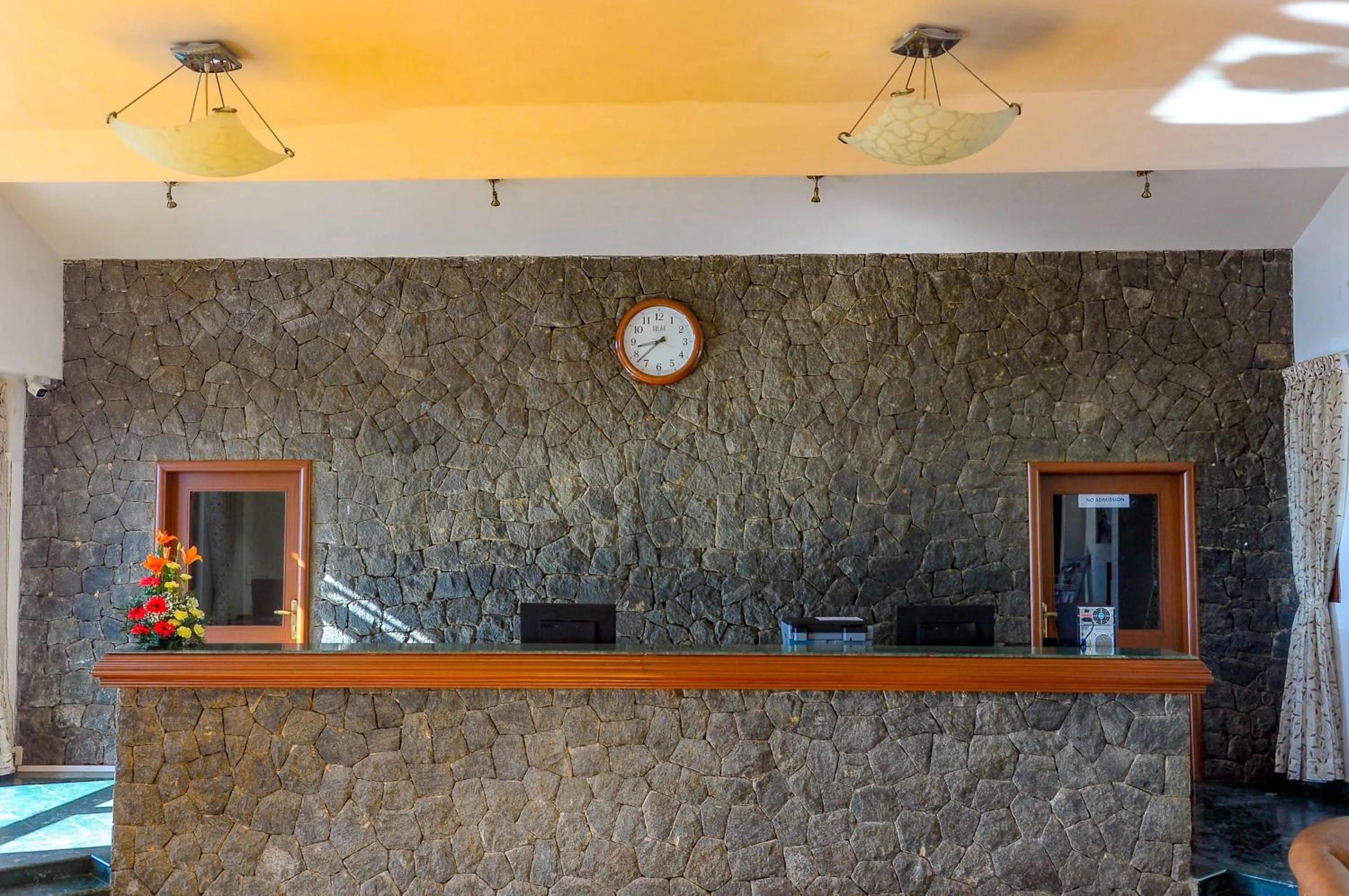 Lobby or reception in La Montana by TGI