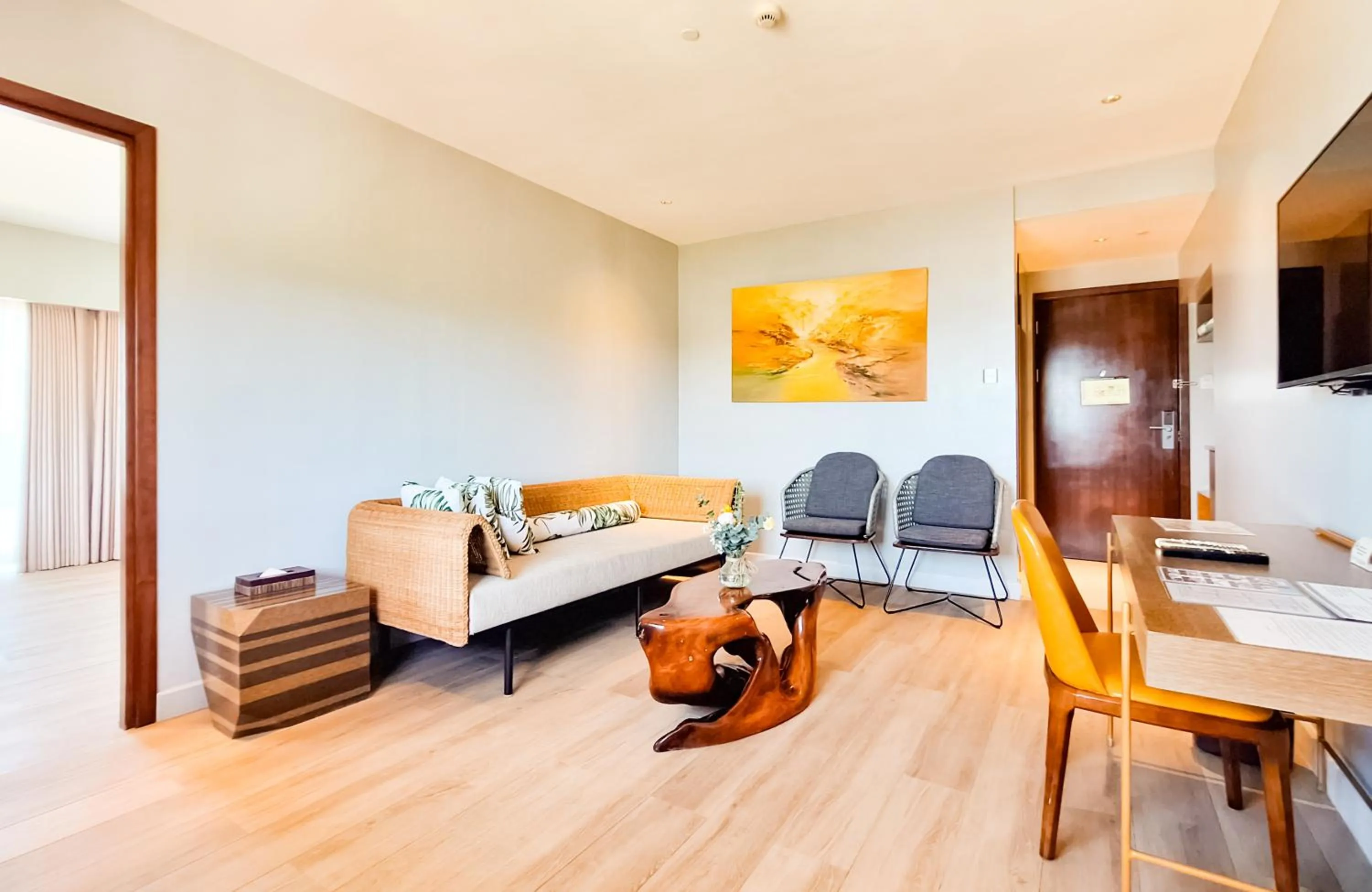 Living room, Bed in Pinnacle Boracay