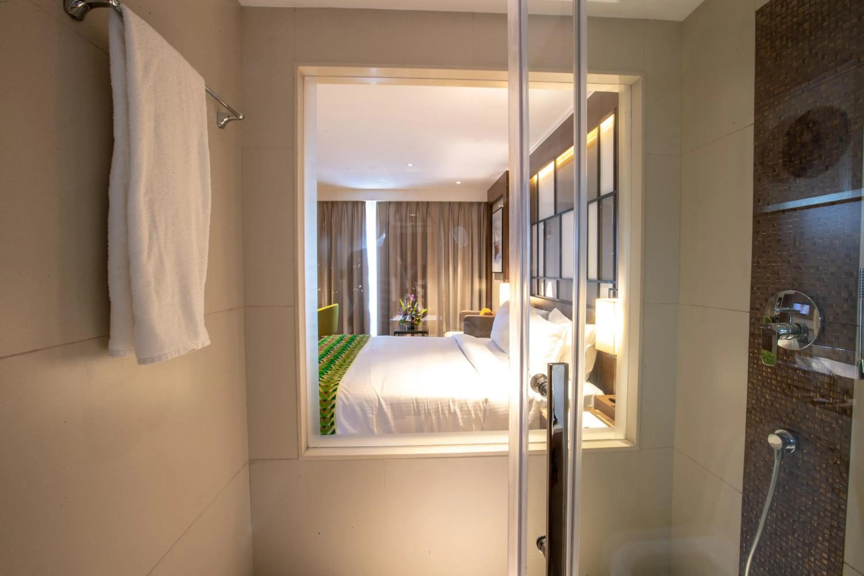 Bathroom, Bed in Hotel Span International