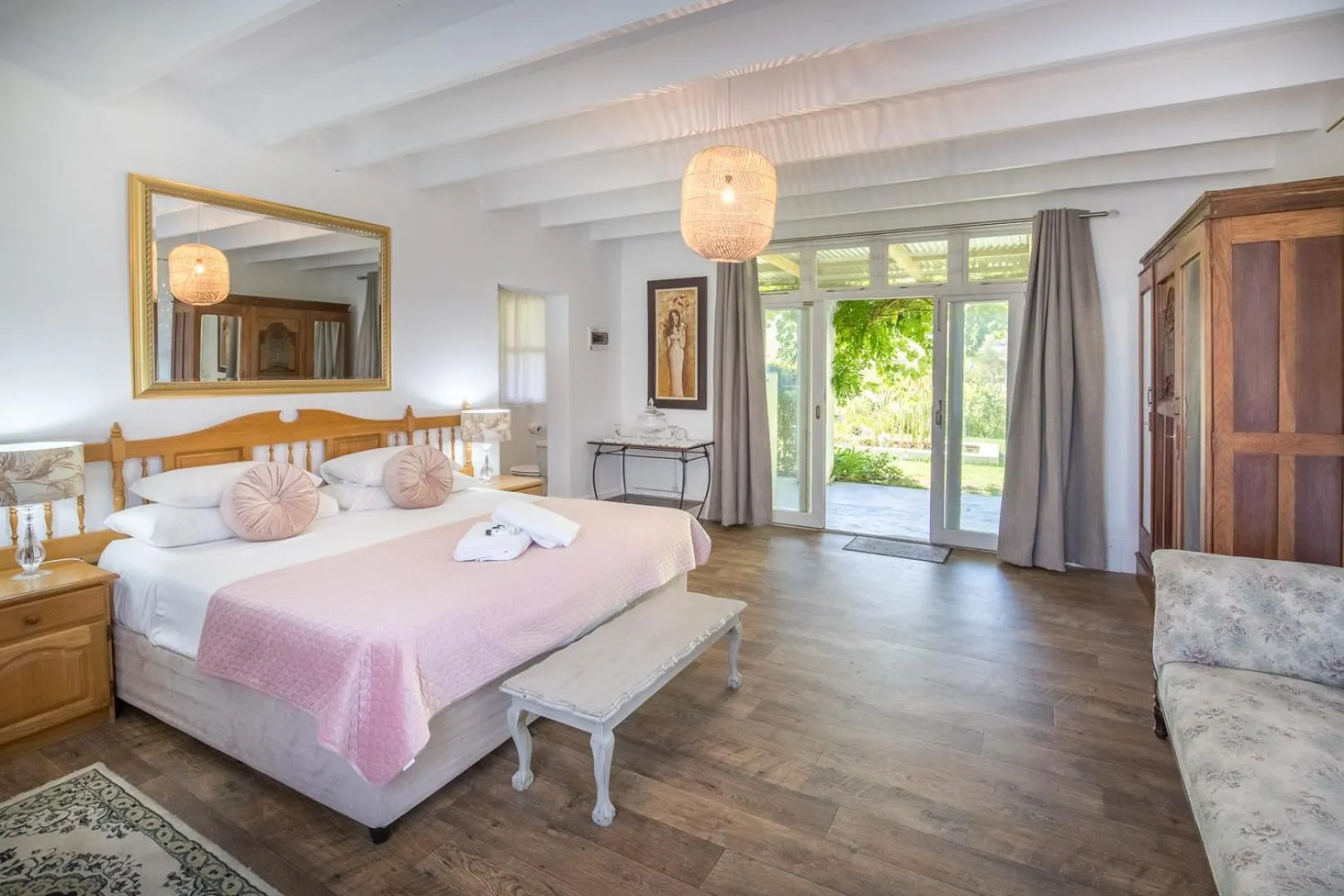 Photo of the whole room, Bed in The Vineyard Country House