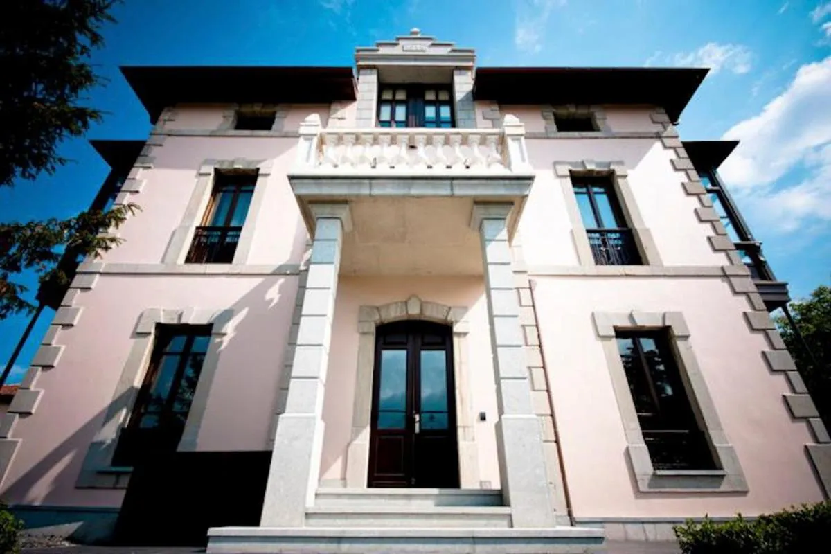 Property building in Hotel Villa Marrón