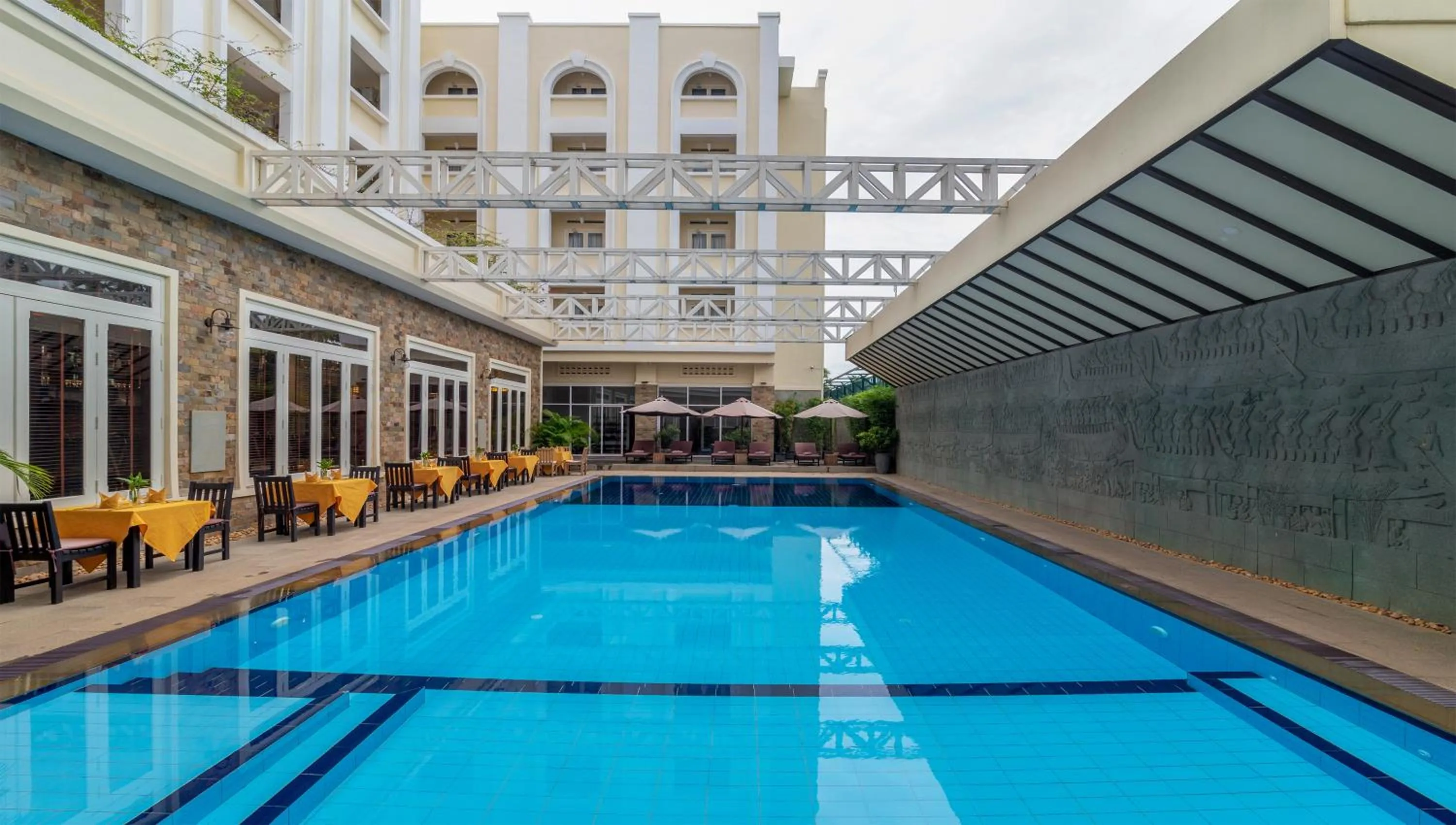 Swimming pool in Hotel De La Renaissance
