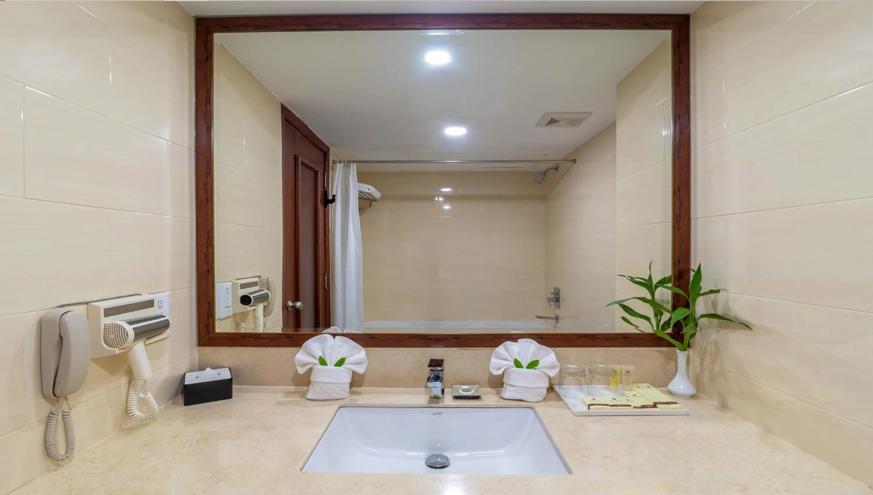 Bathroom in Hotel De La Renaissance