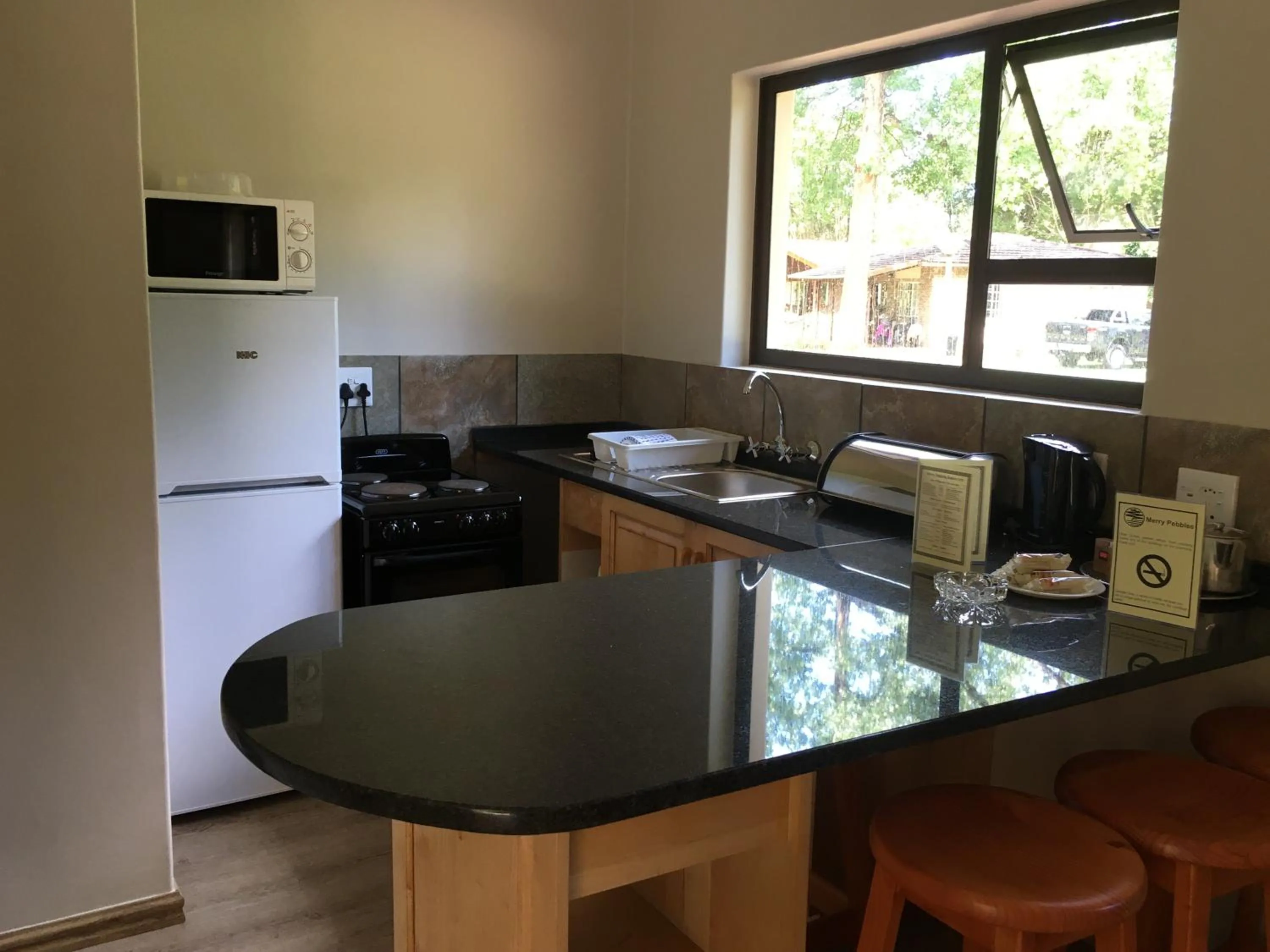Kitchen or kitchenette in Merry Pebbles Resort