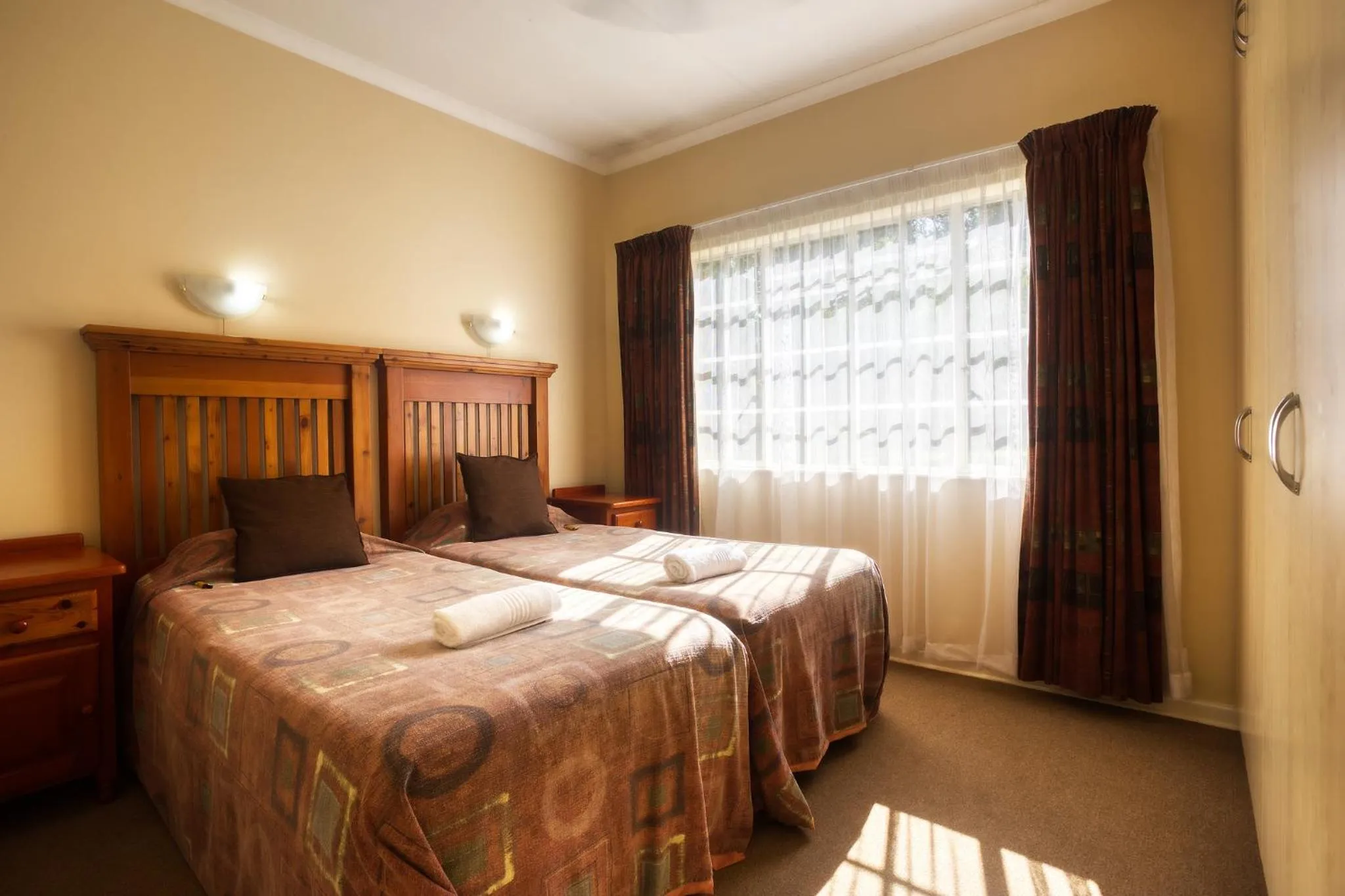 Bedroom, Bed in Merry Pebbles Resort