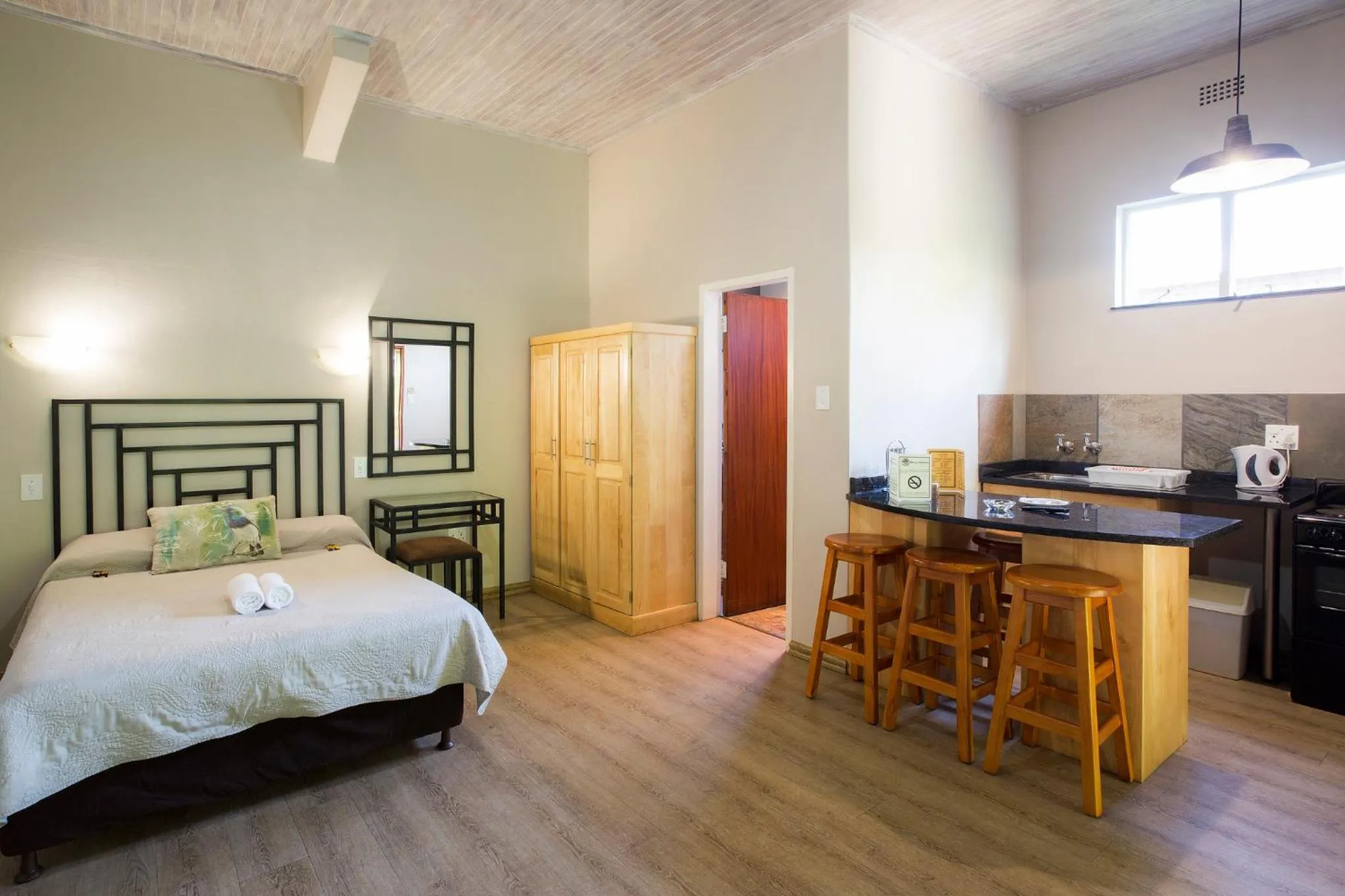 Photo of the whole room, Bed in Merry Pebbles Resort