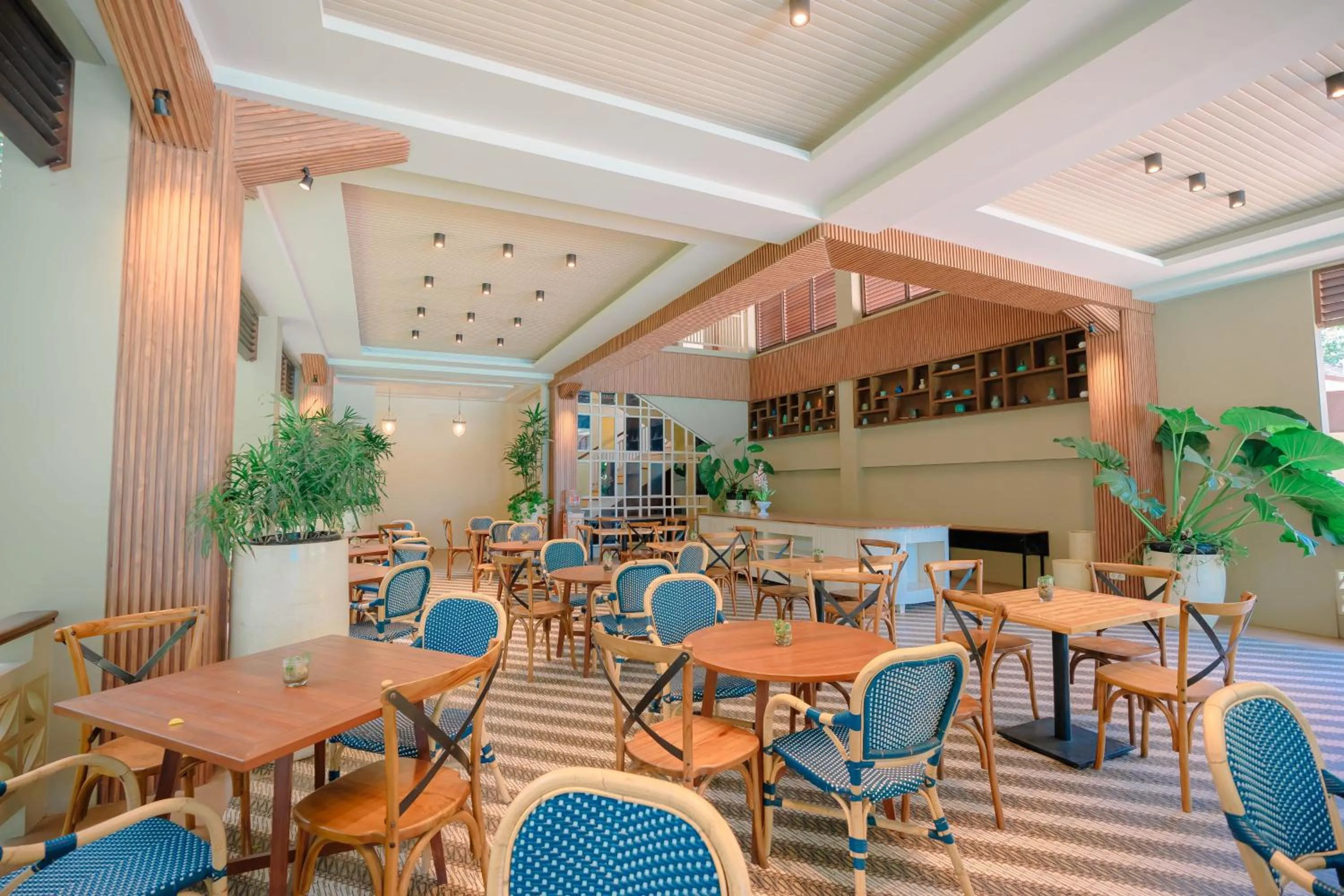 Restaurant/places to eat in Mutiara Carita Cottages