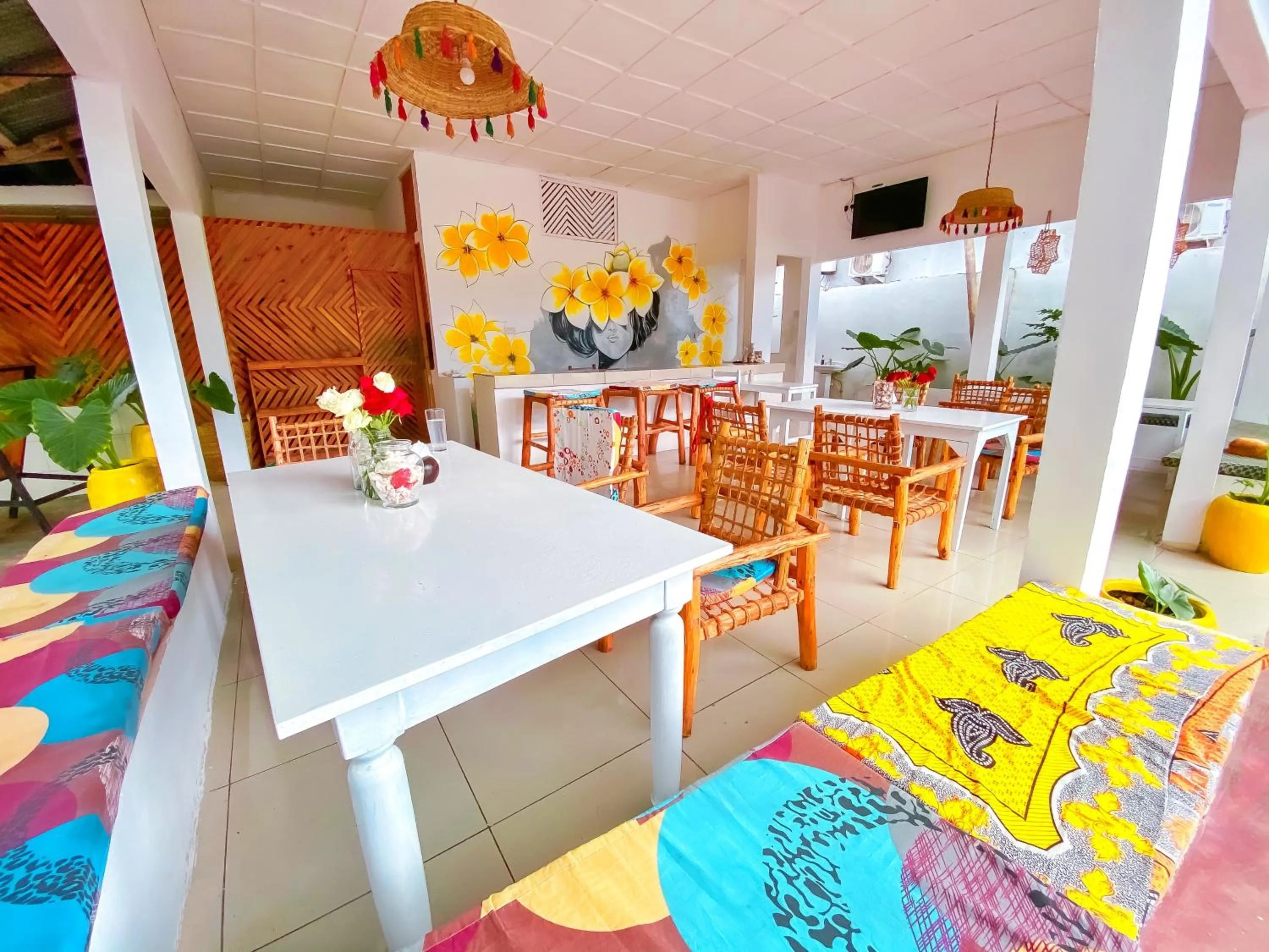 Restaurant/places to eat in Papaya Guest House Nungwi