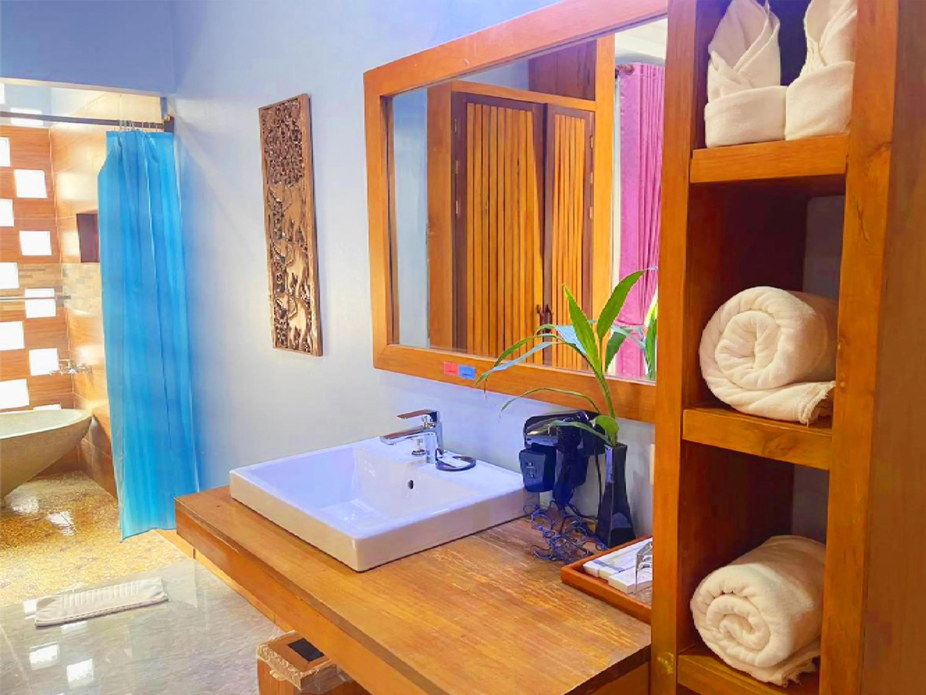Bathroom, Bed in Cheata Residence