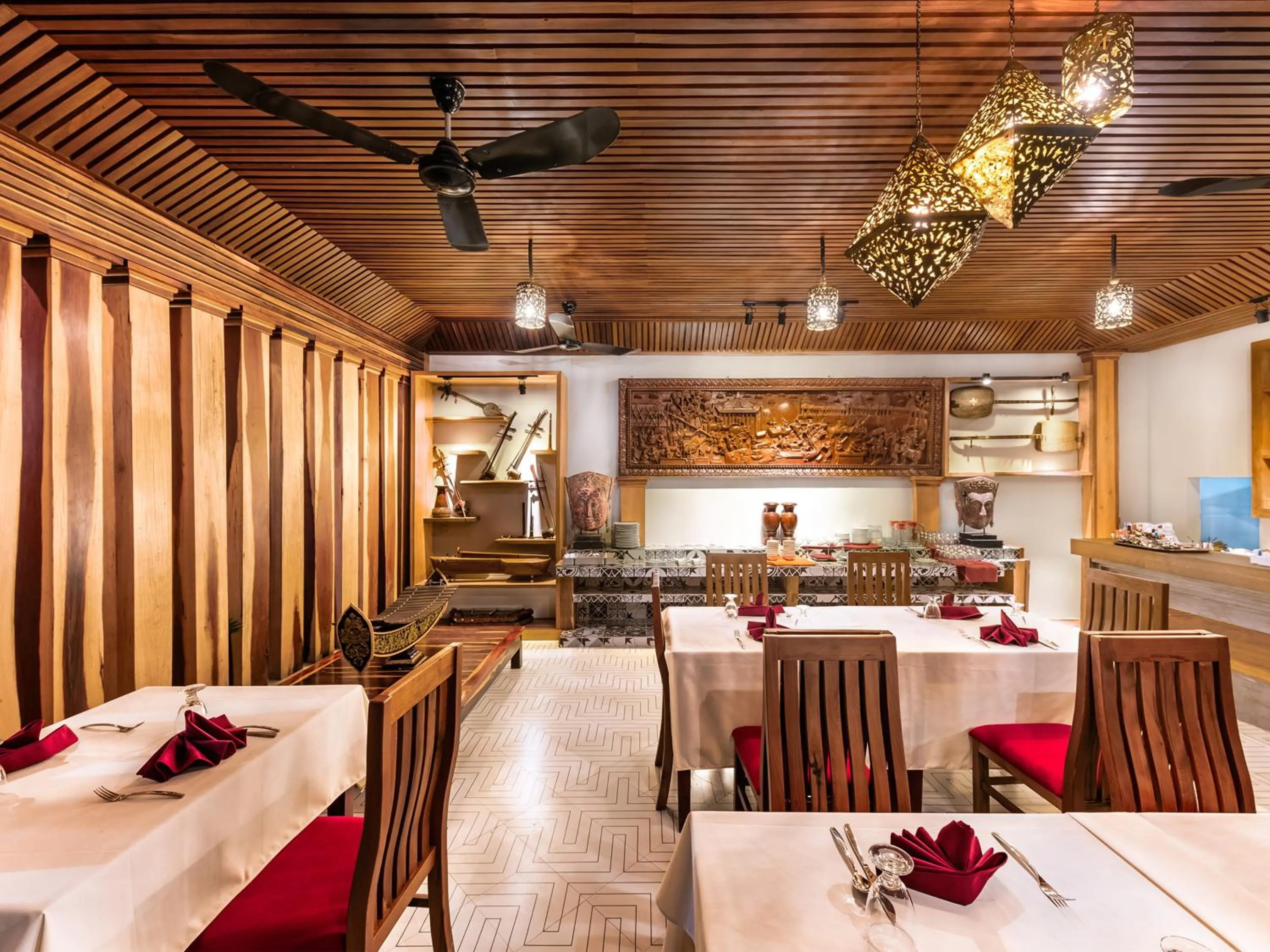 Restaurant/places to eat in Cheata Residence