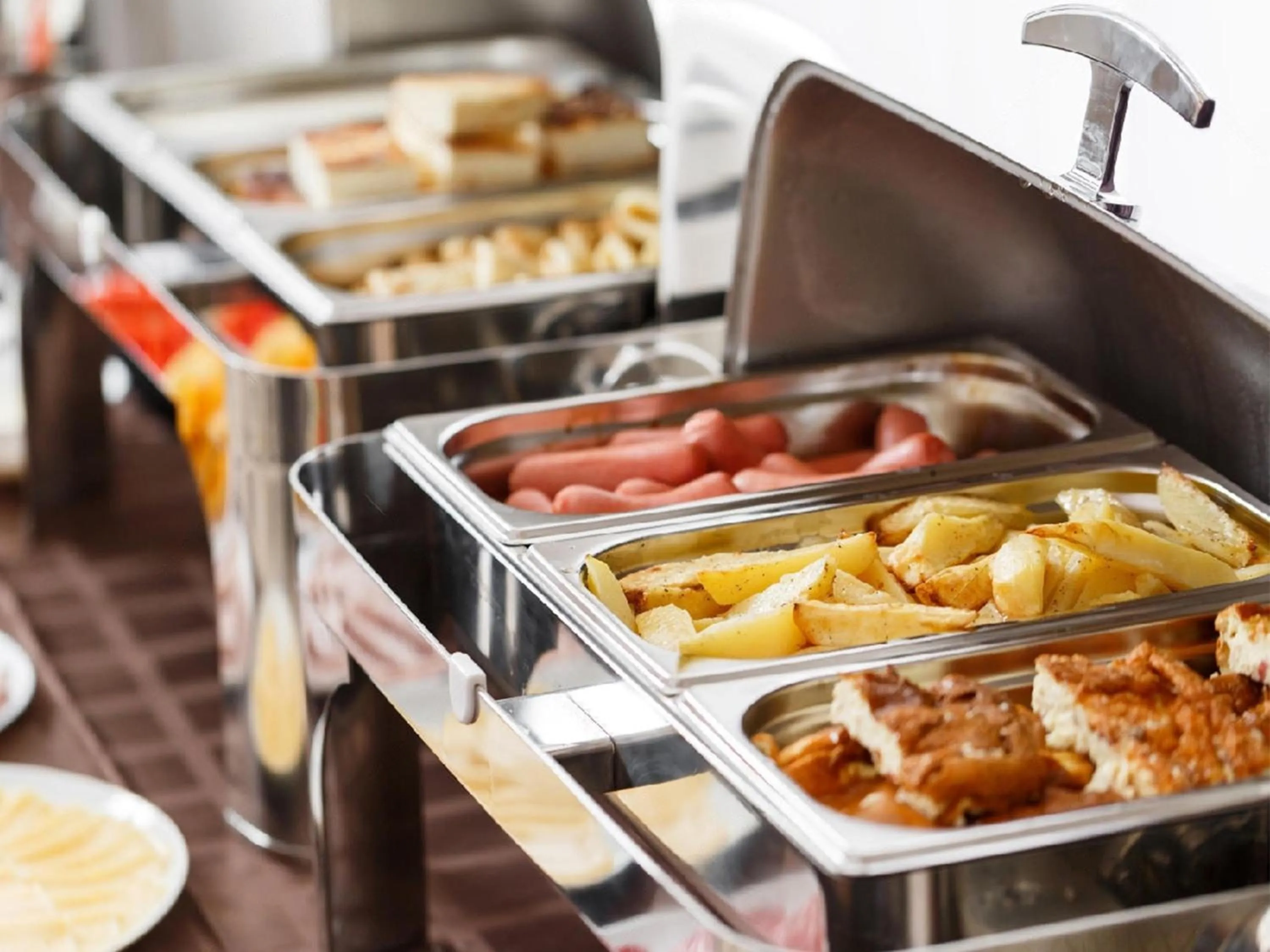 Restaurant/places to eat in Cheata Residence