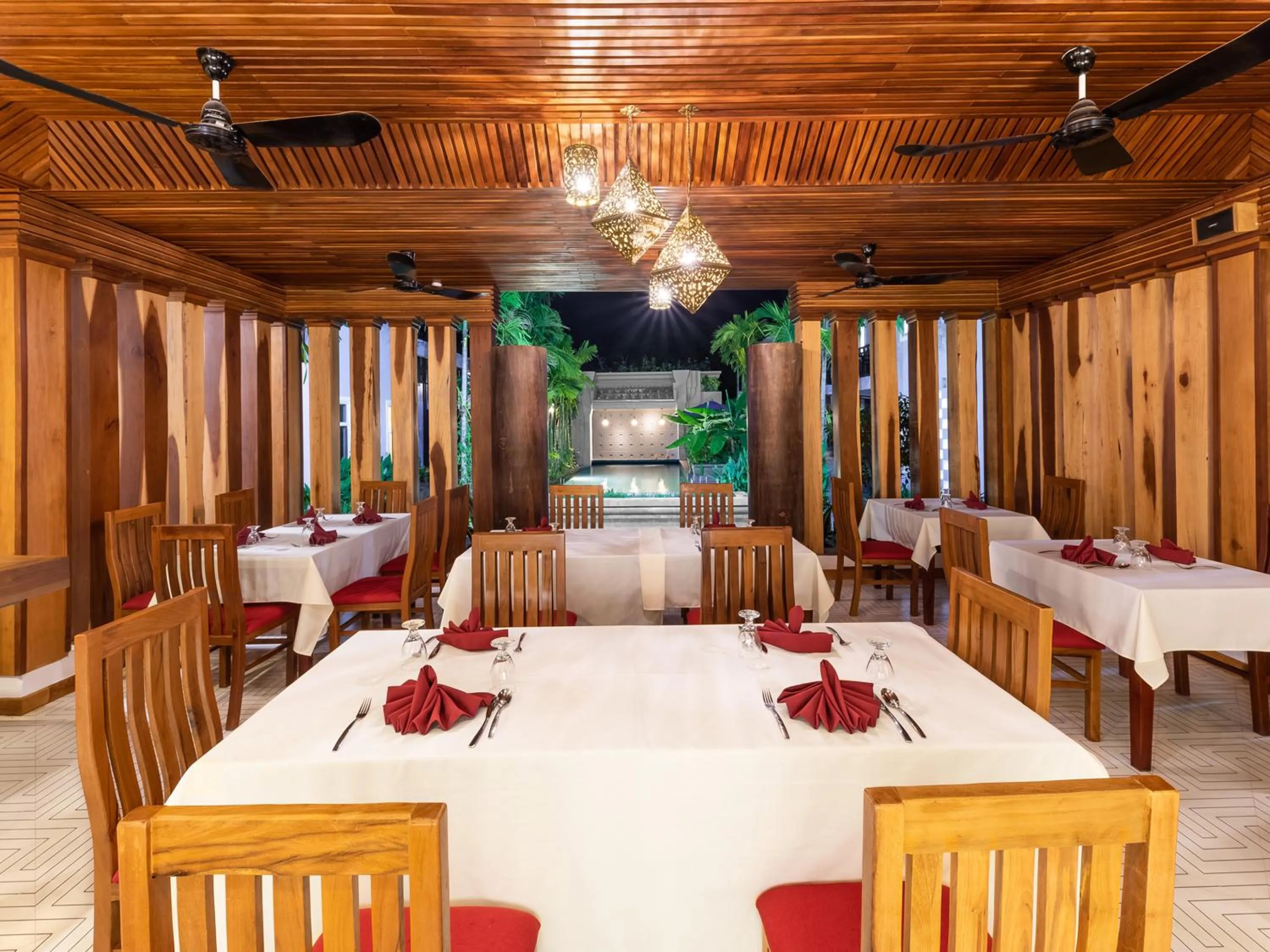 Restaurant/places to eat in Cheata Residence