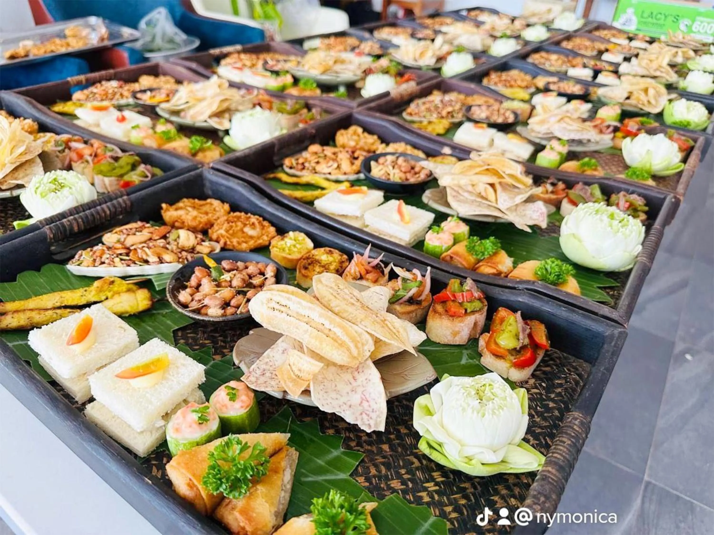 Restaurant/places to eat in Cheata Residence