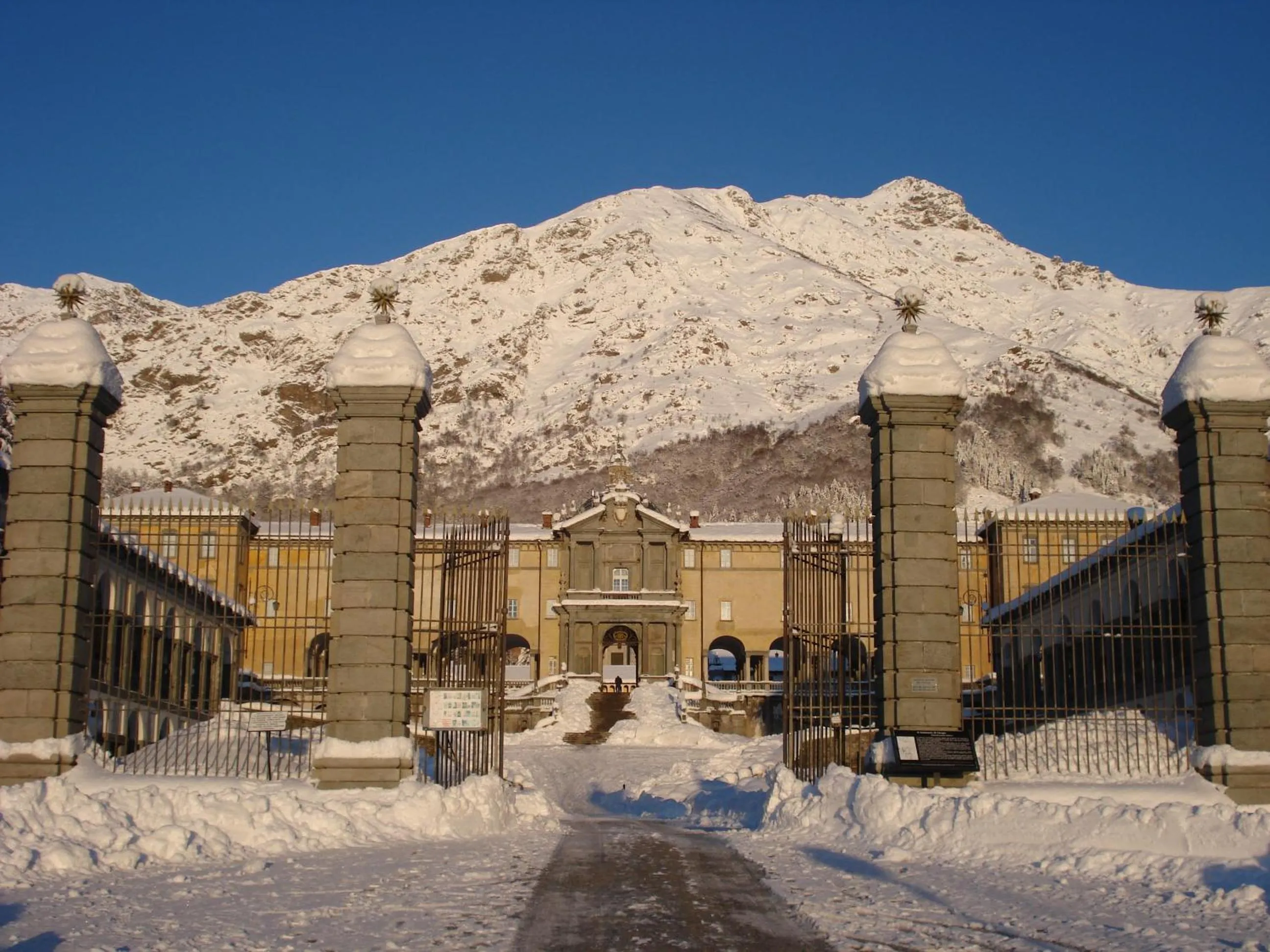 Property building in Santuario di Oropa