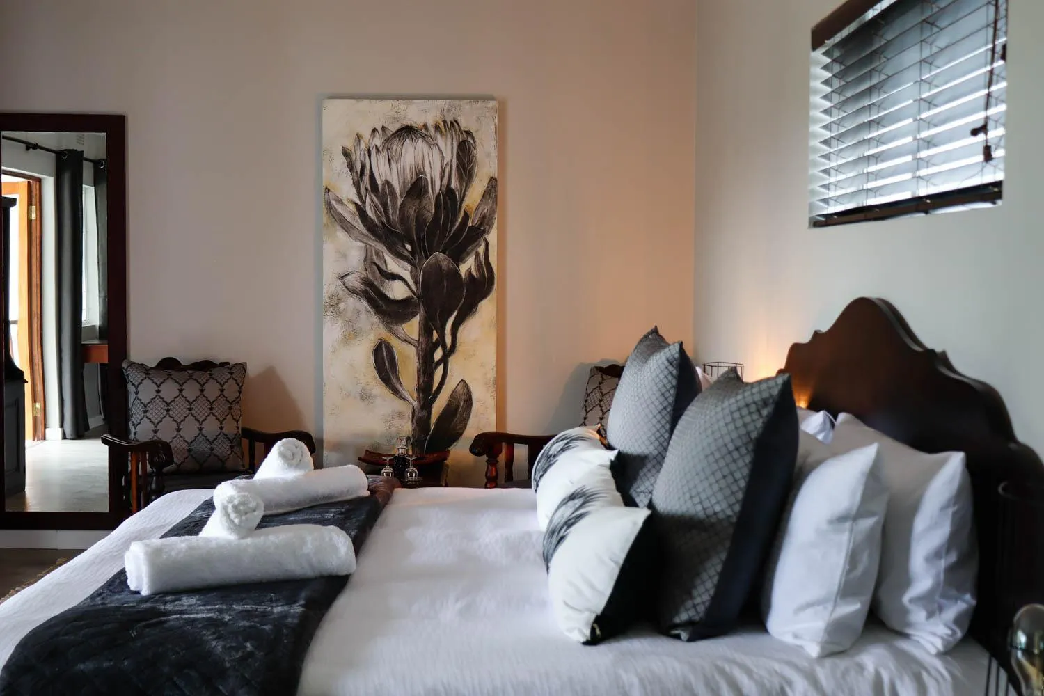 Seating area, Bed in Arbour1 Guesthouse