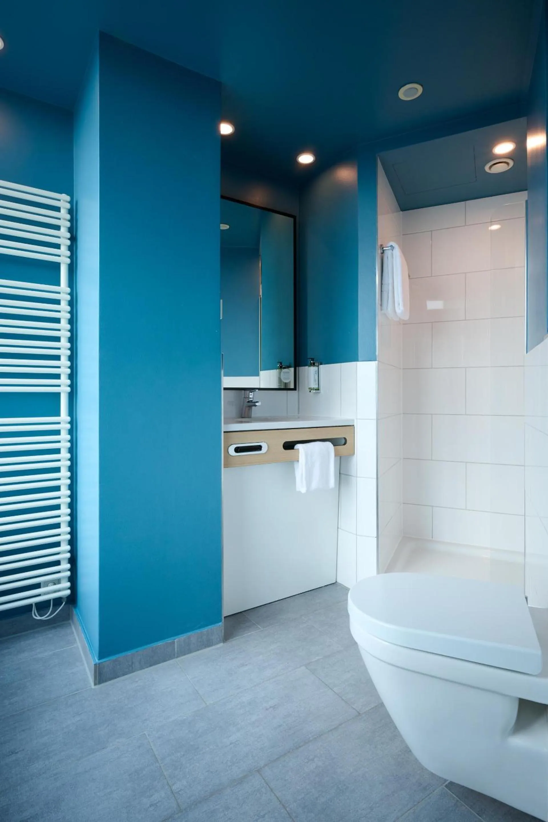 Bathroom in Premier Inn Würzburg