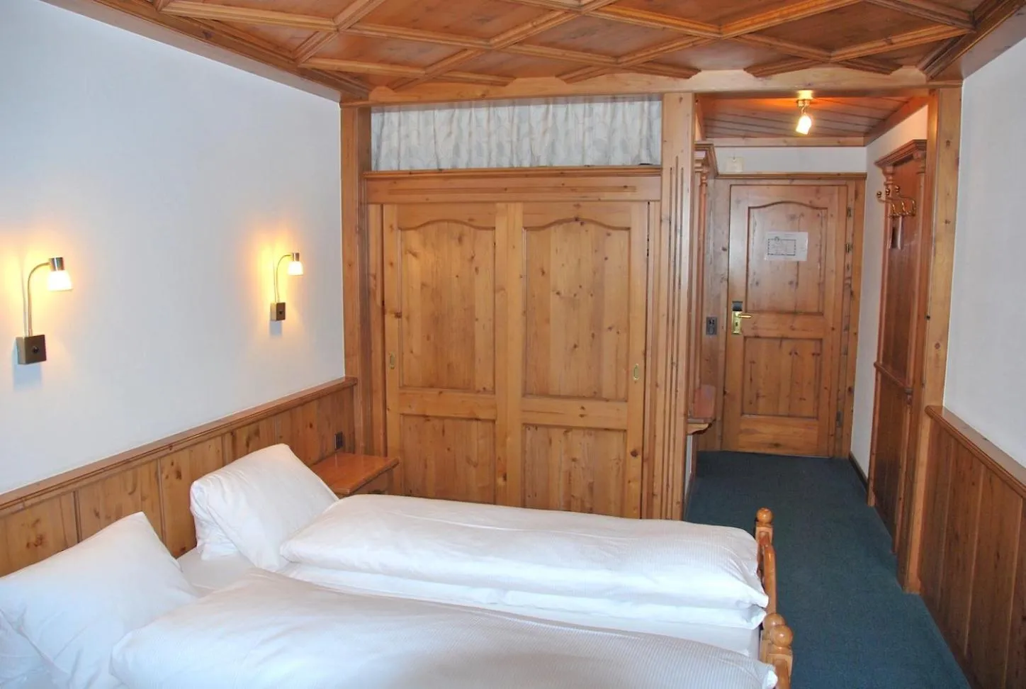 Photo of the whole room, Bed in Hotel zum Kreuz