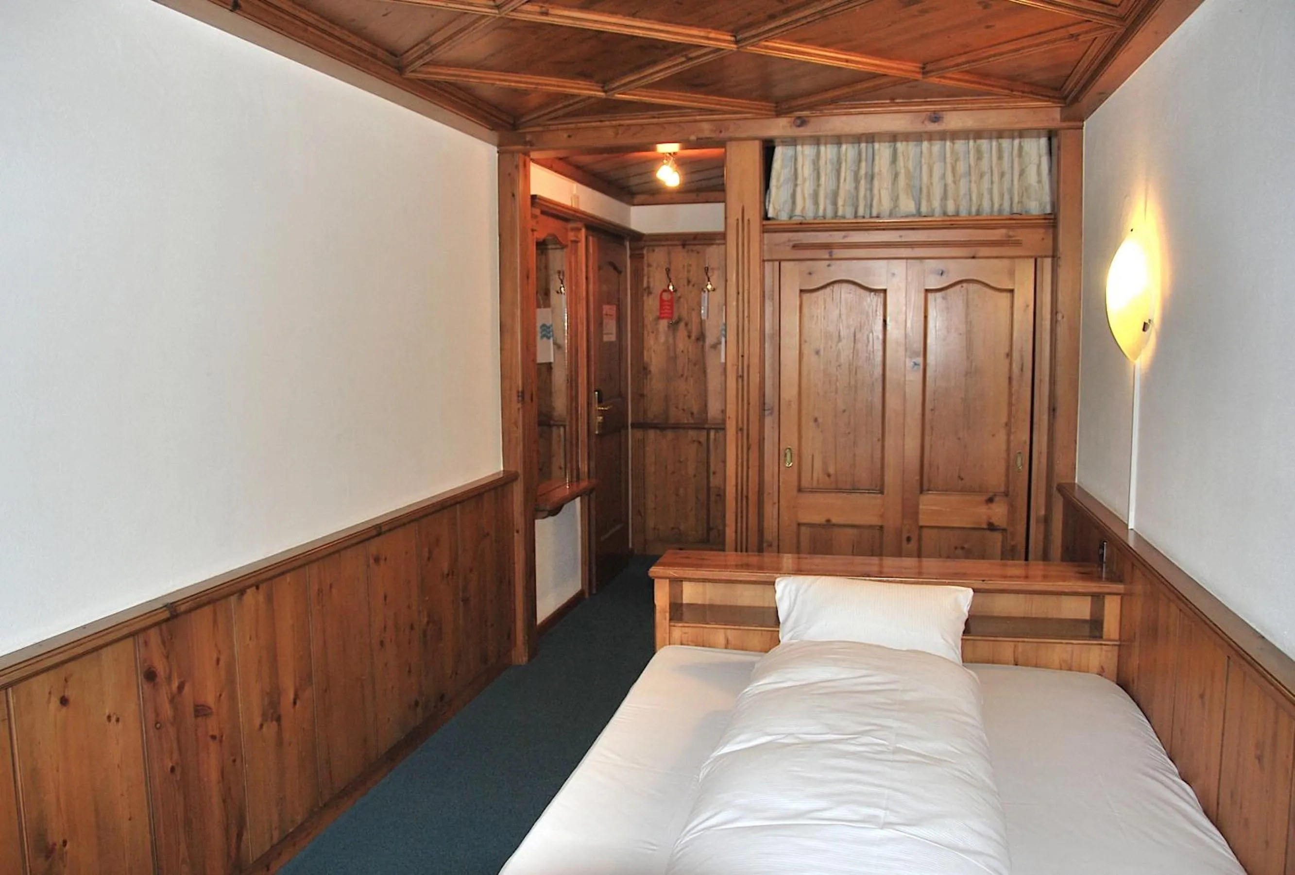 Decorative detail, Bed in Hotel zum Kreuz