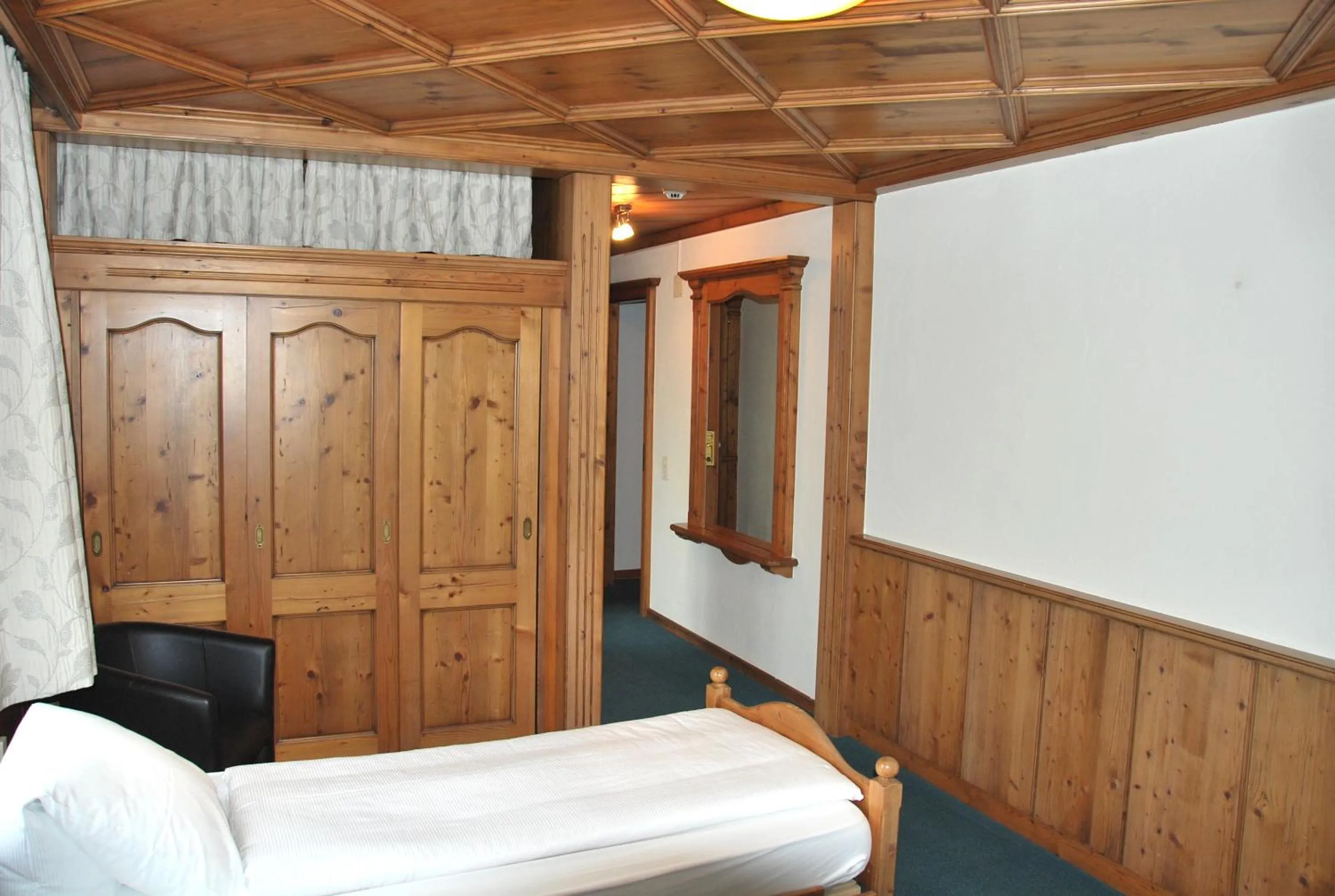 Photo of the whole room, Bed in Hotel zum Kreuz