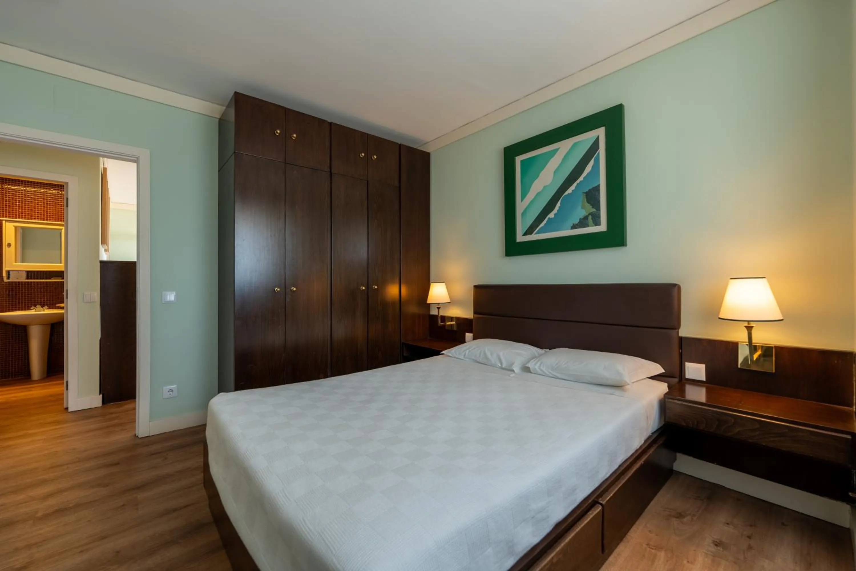 Bedroom, Bed in Hotel Apartamento Solverde